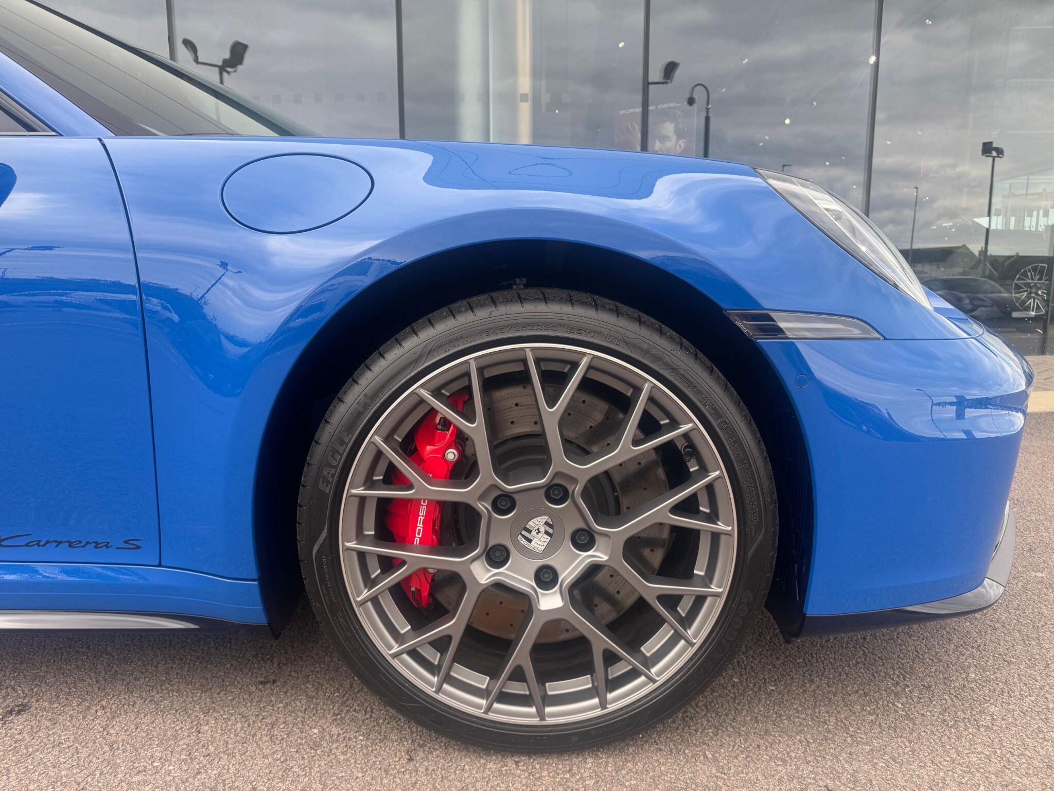 Porsche 911 view 22