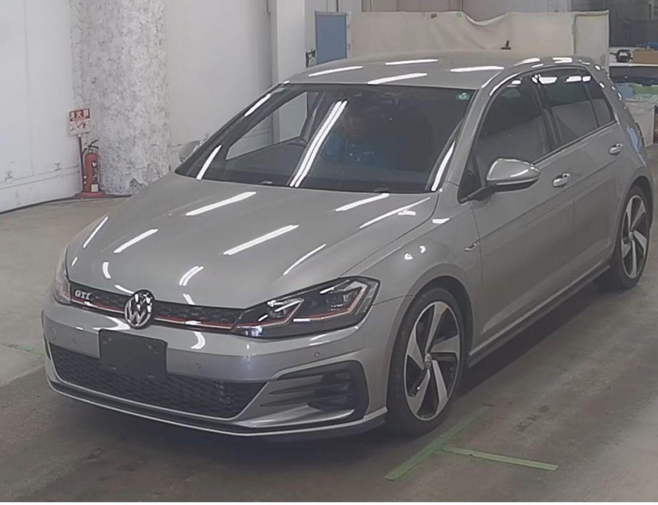 Volkswagen Golf view 3