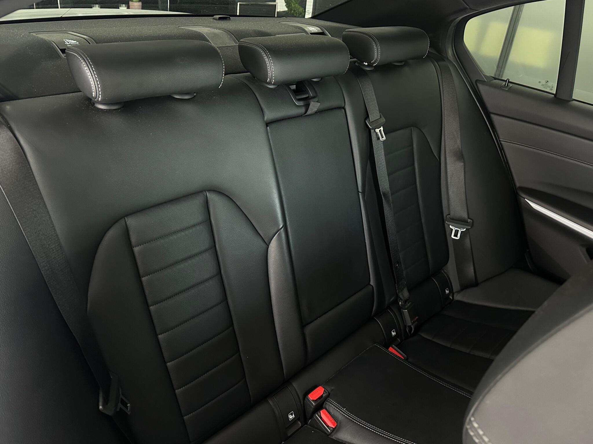 BMW 3 Series view 35