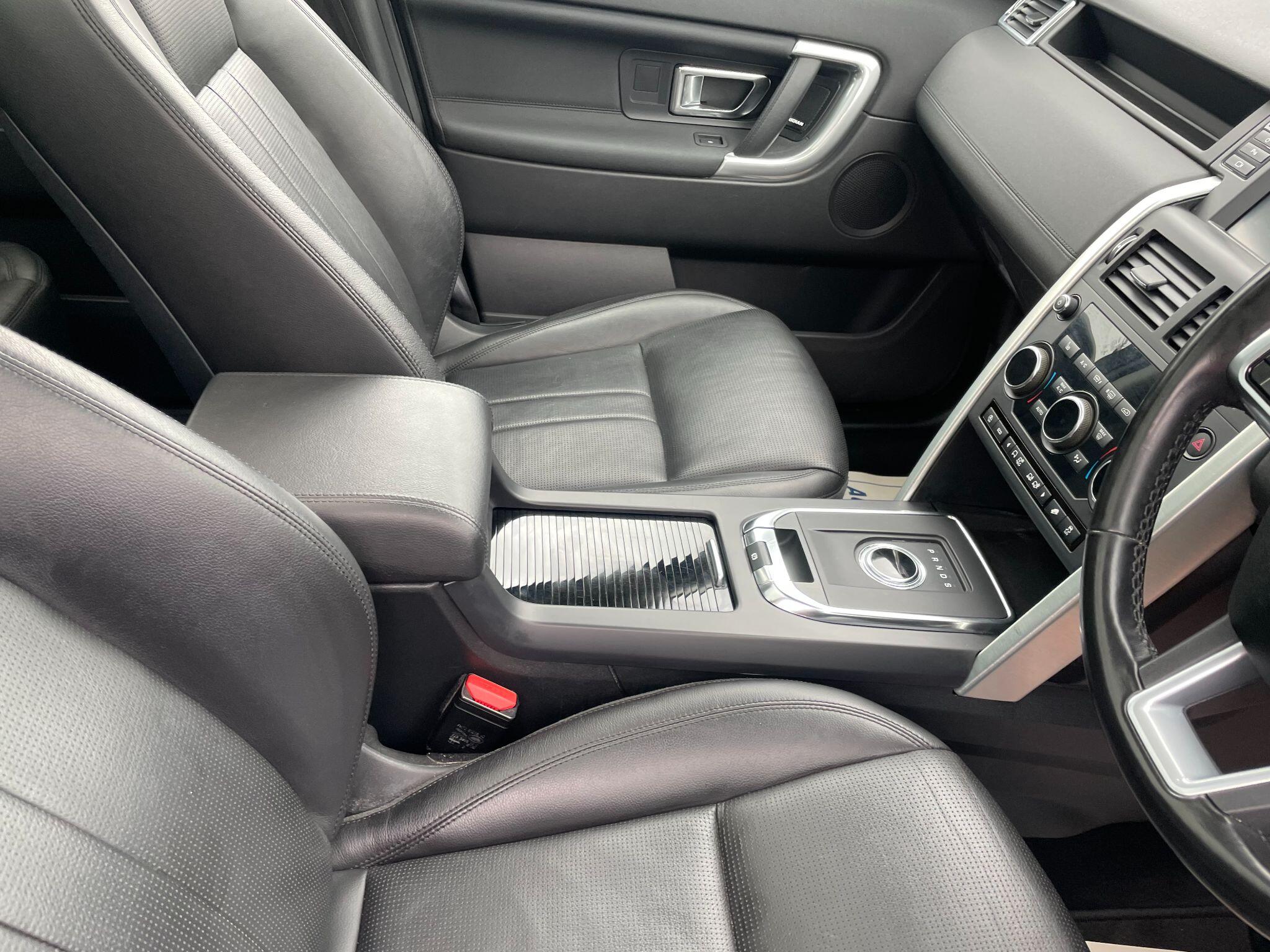 Land Rover Discovery Sport view 15