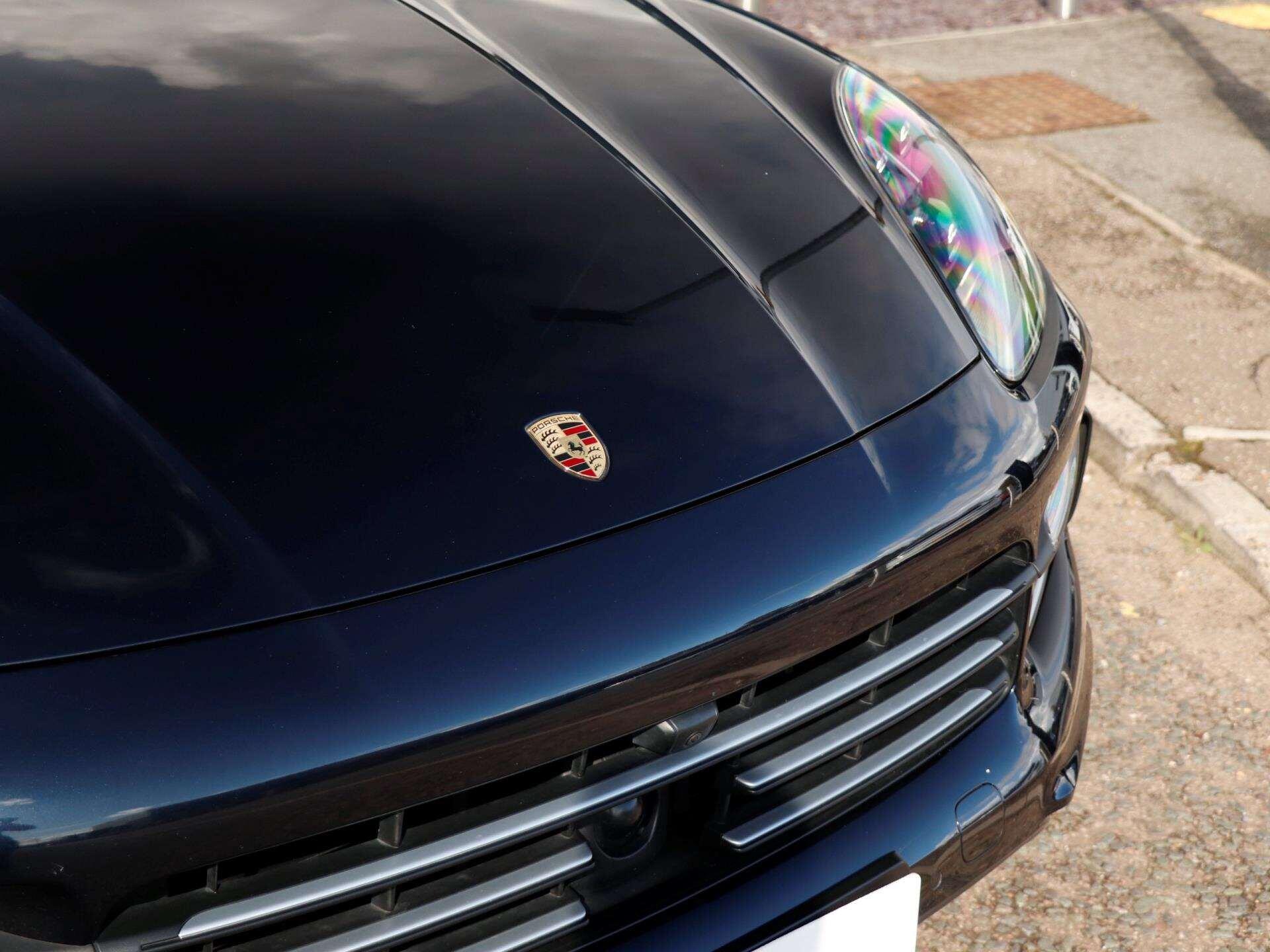 Porsche Cayenne view 35