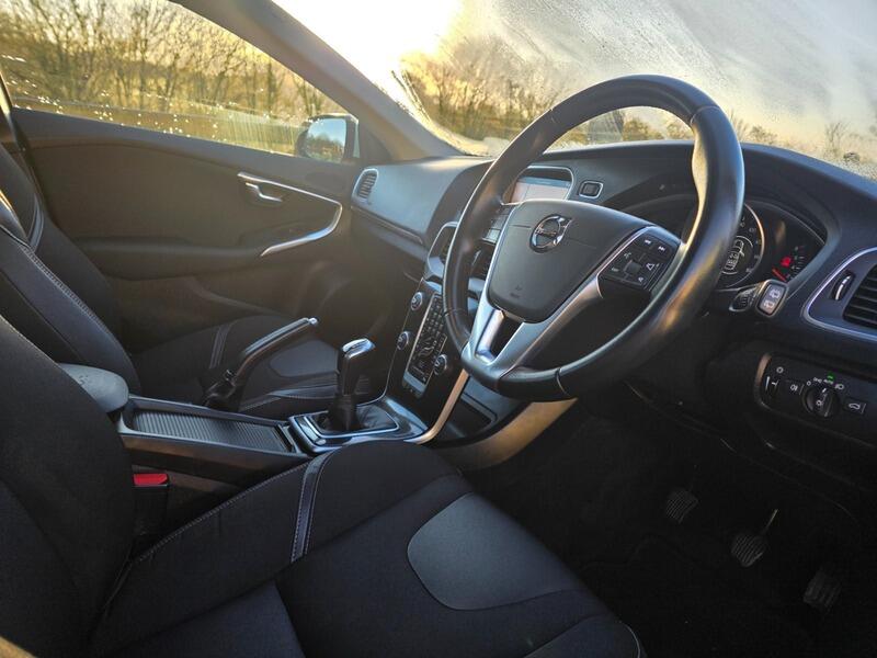 2019 Volvo V40 2.0 T2 R-Design Edition Euro 6 (s/s) 5dr • 129,000 miles image 17