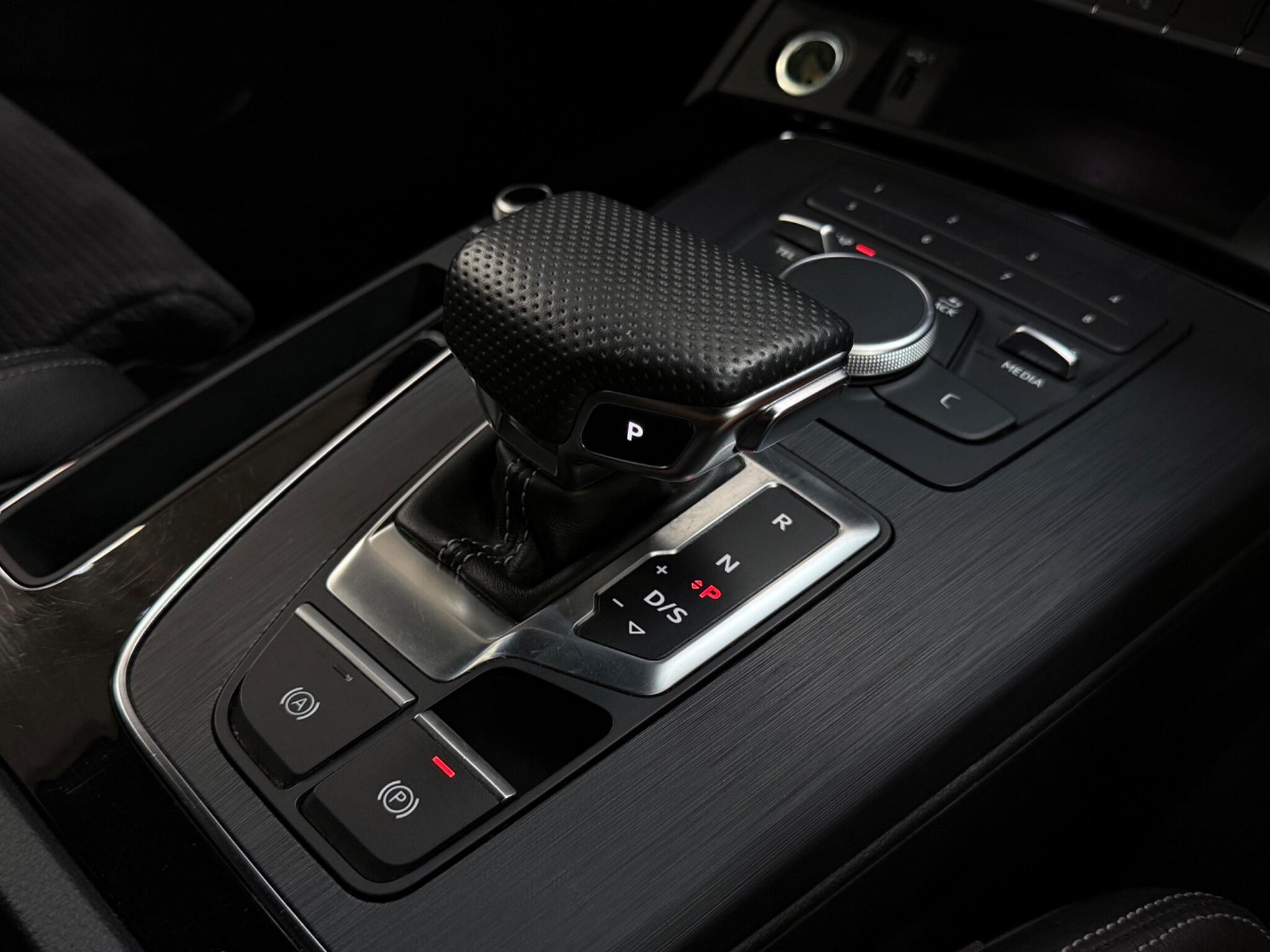 Audi Q5 view 21