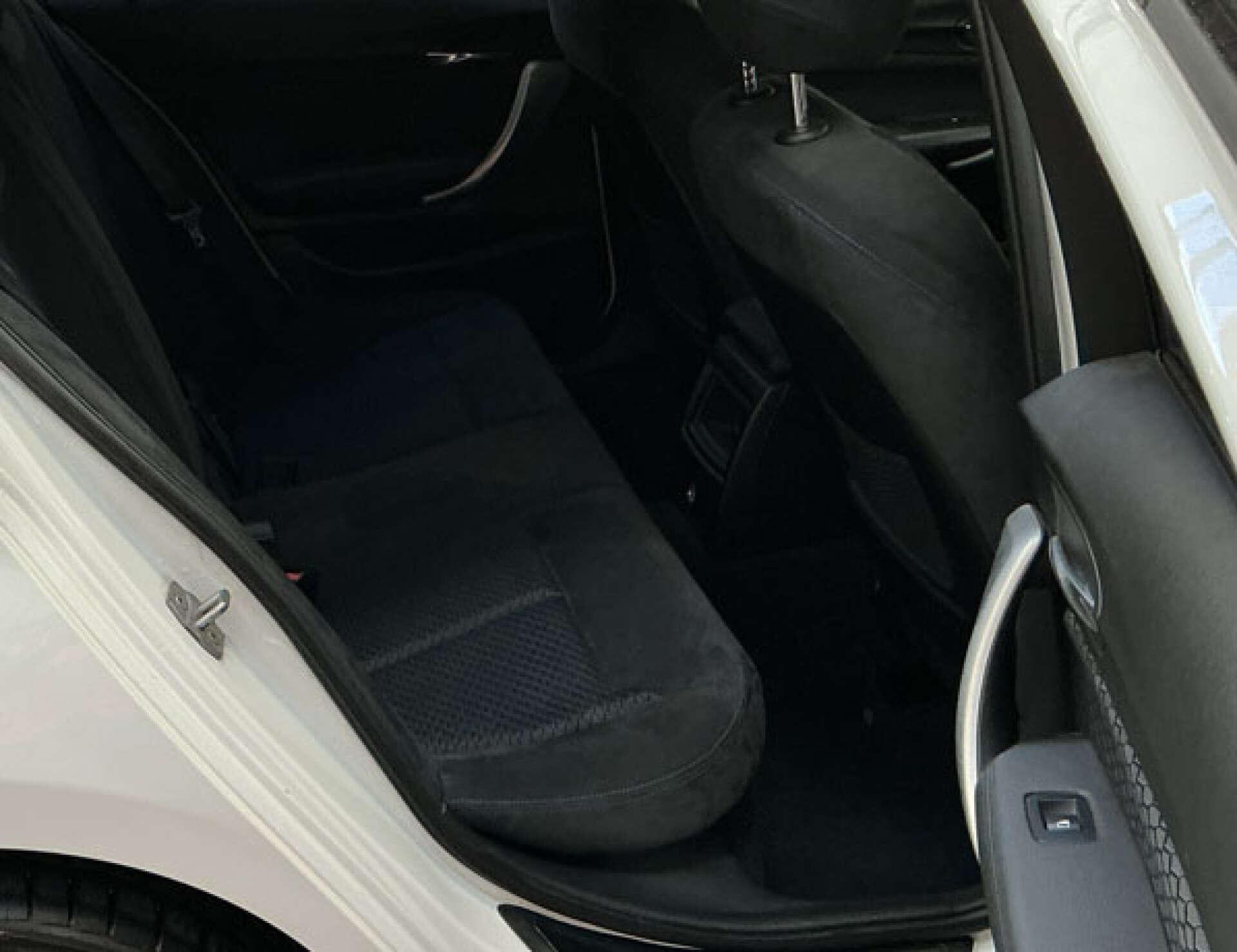 BMW 1 Series view 5