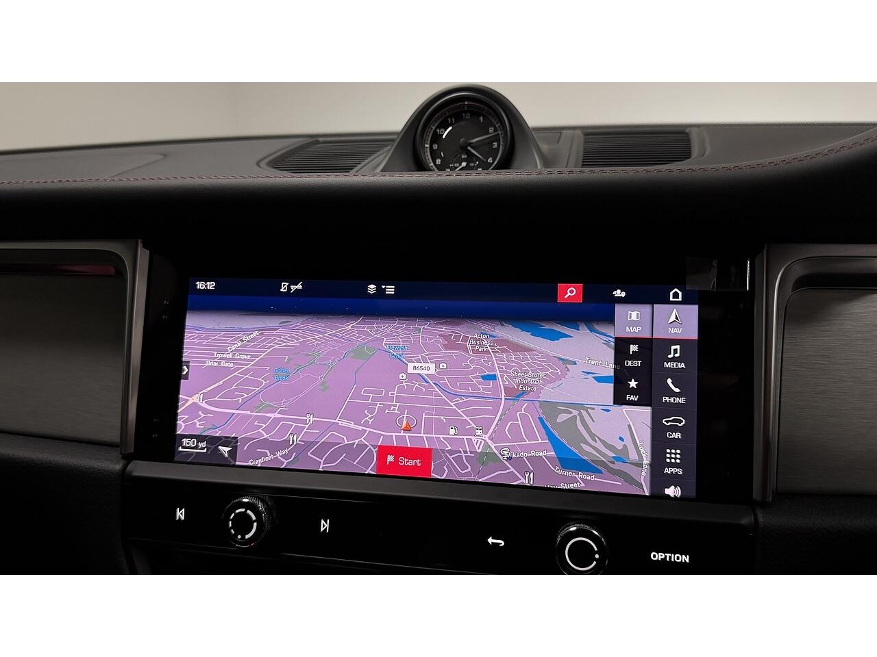 Porsche Macan view 27