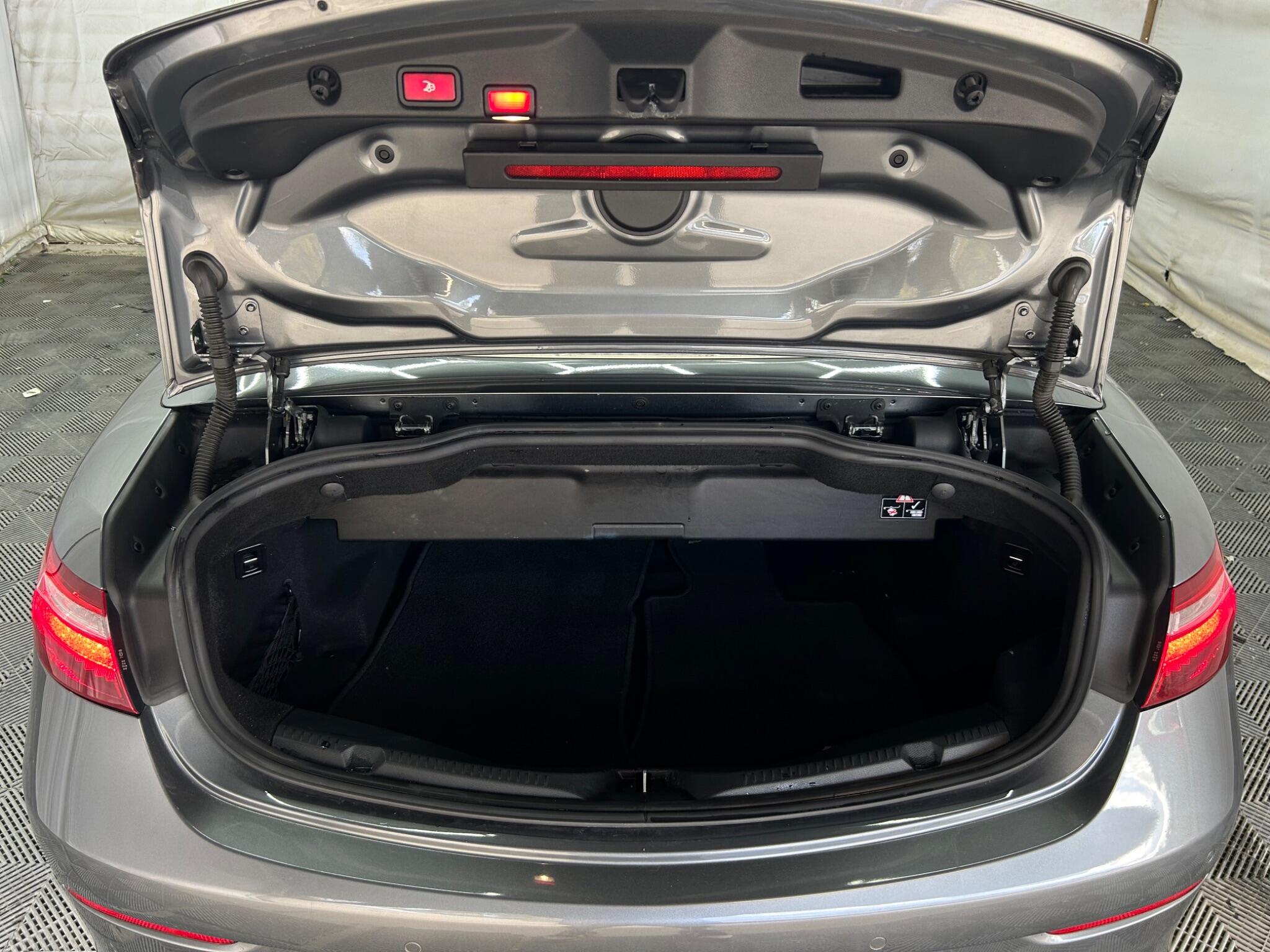 Mercedes-Benz E Class view 41