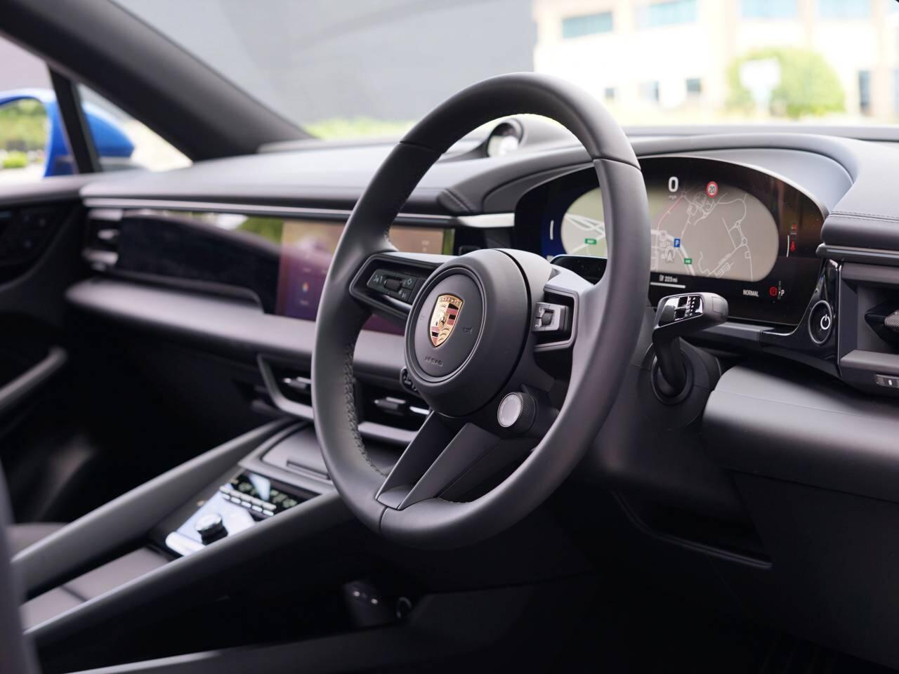 Porsche Macan view 8