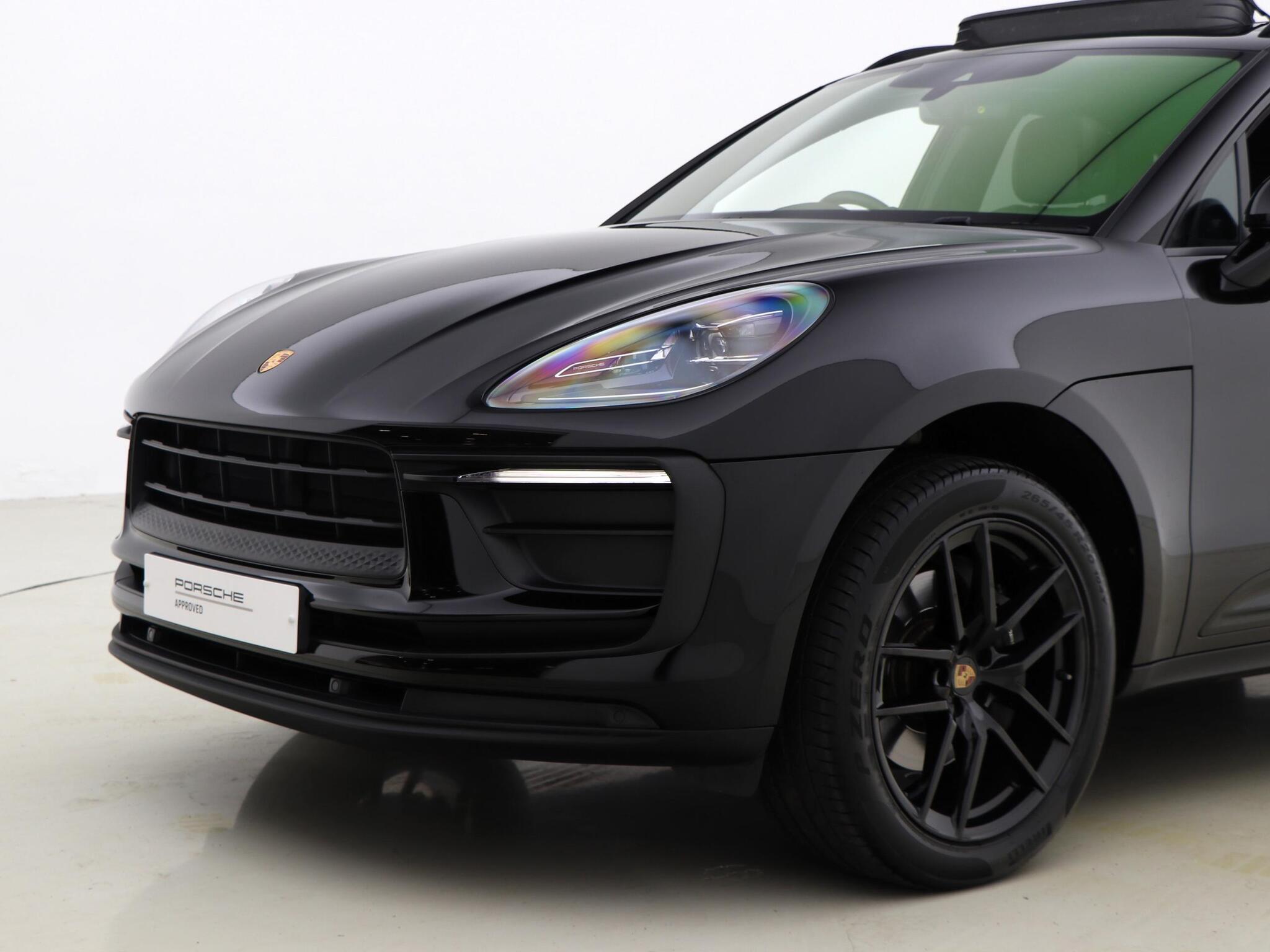 Porsche Macan view 16