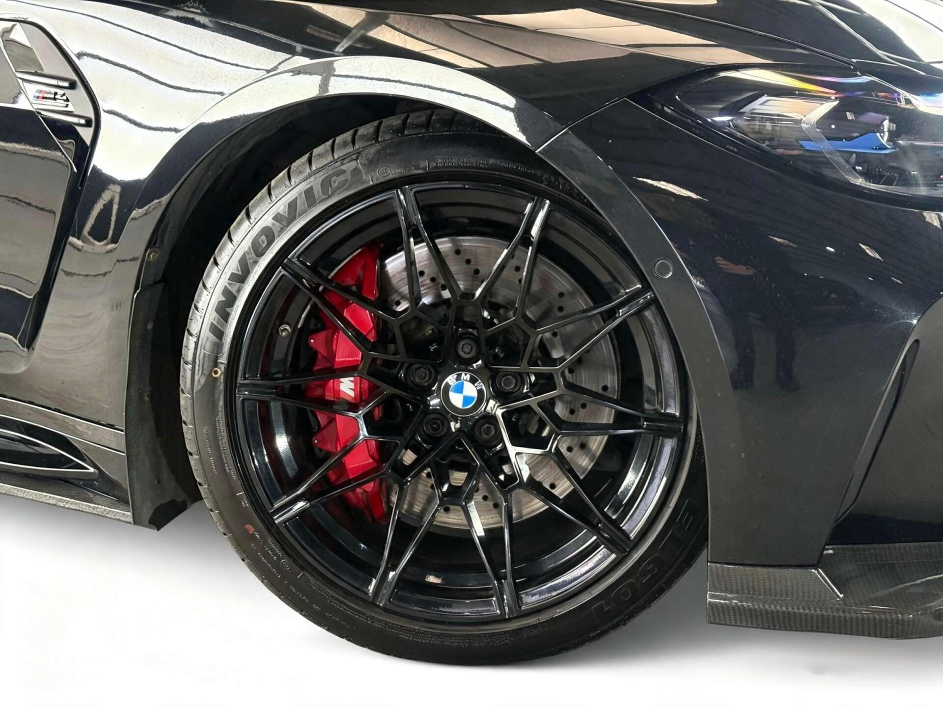 BMW M4 view 4