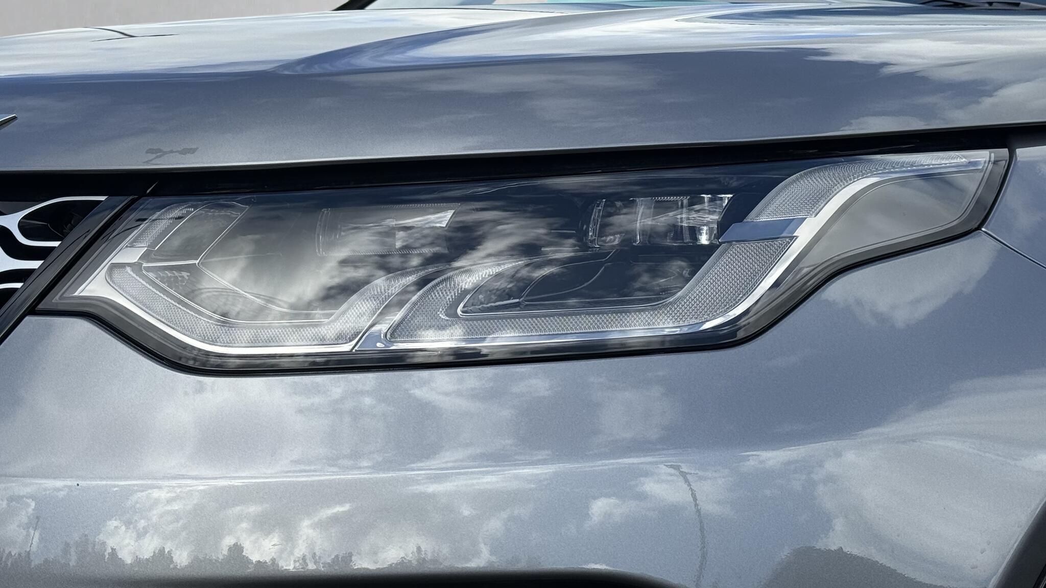 Land Rover Discovery Sport view 17