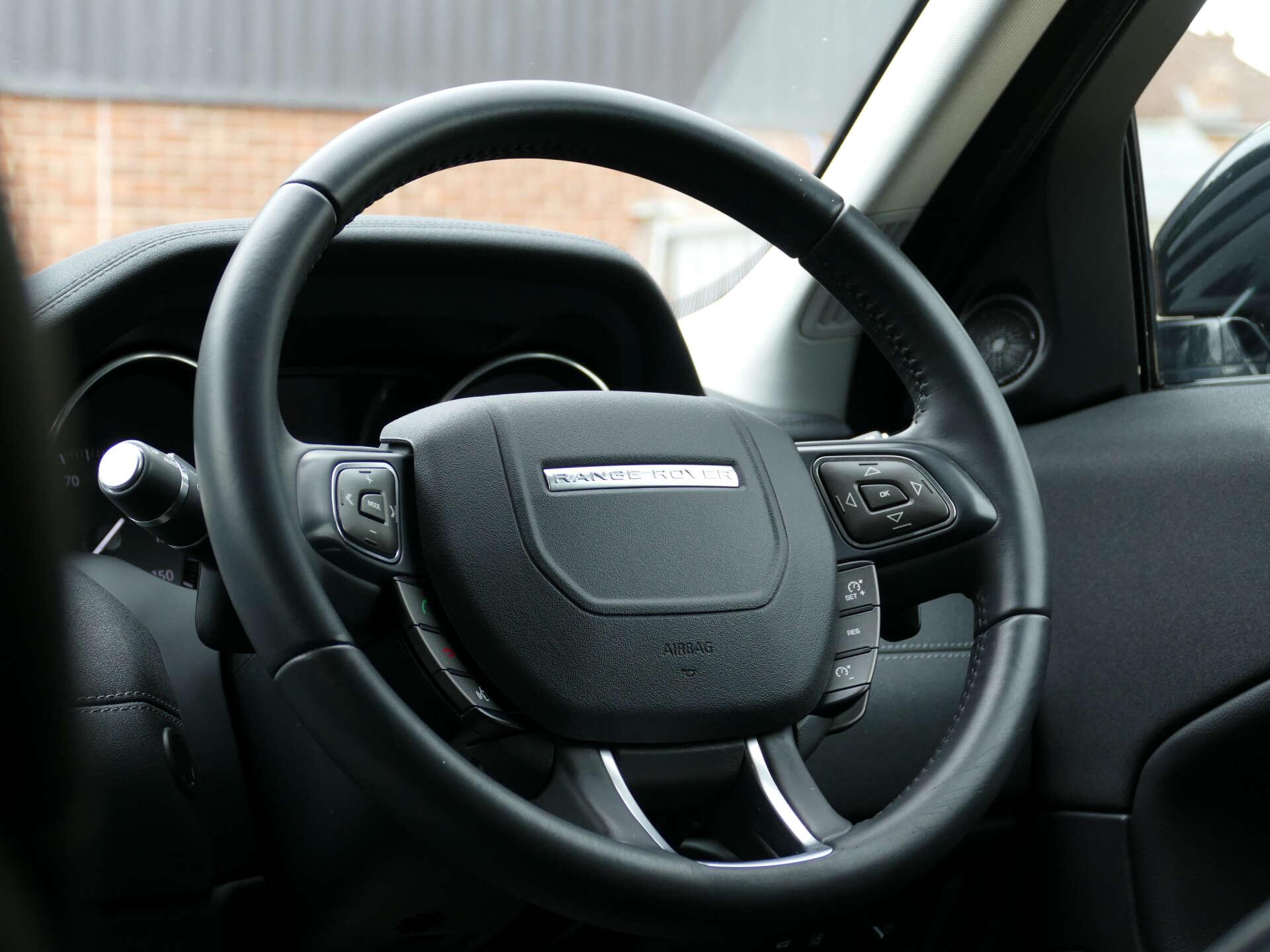 Land Rover Range Rover Evoque view 28