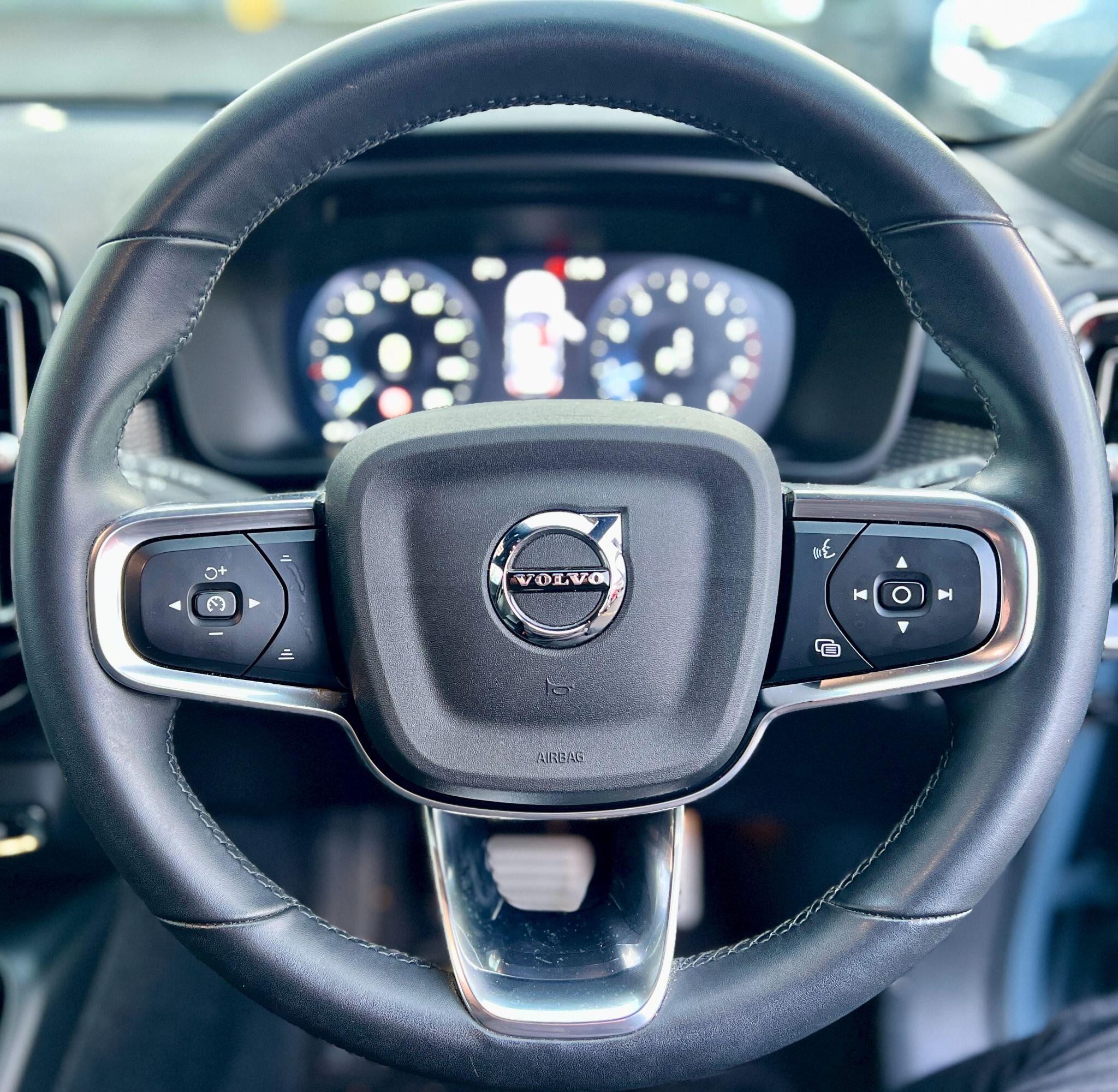 Volvo XC40 view 34