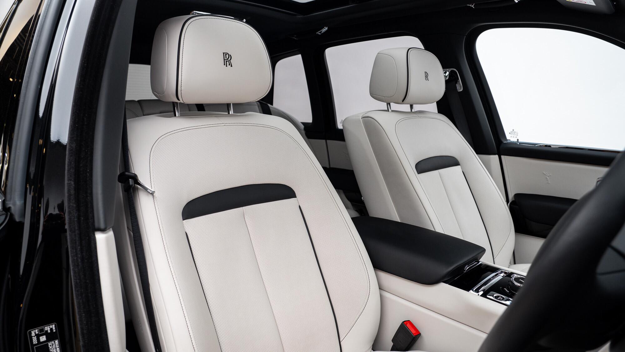 Rolls-Royce Cullinan view 6