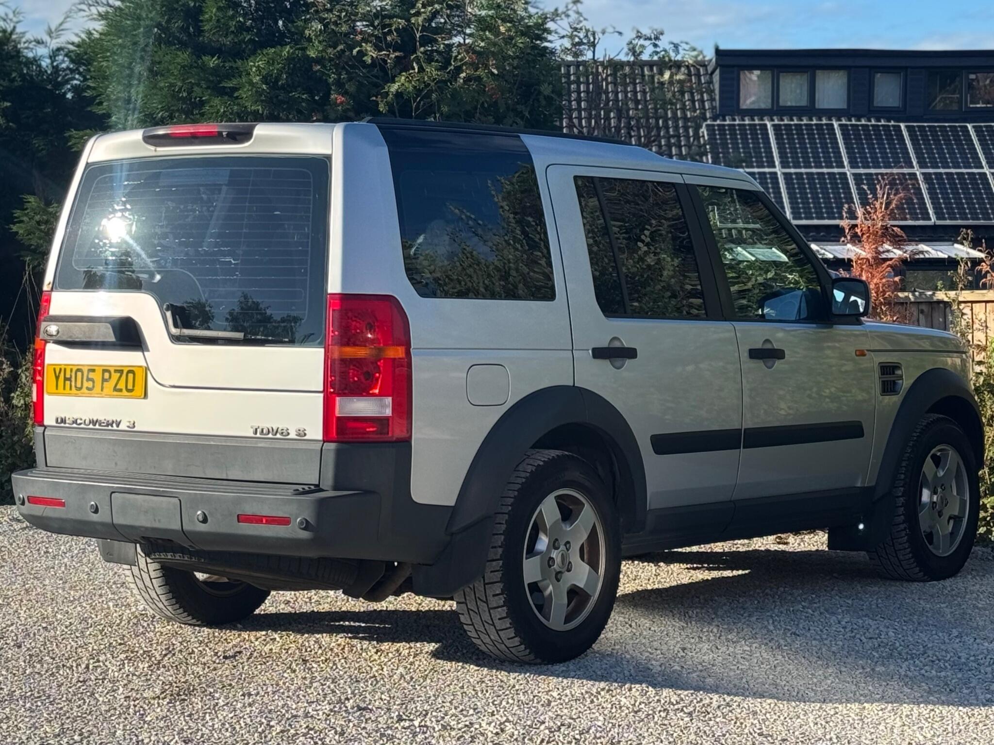 Land Rover Discovery view 10