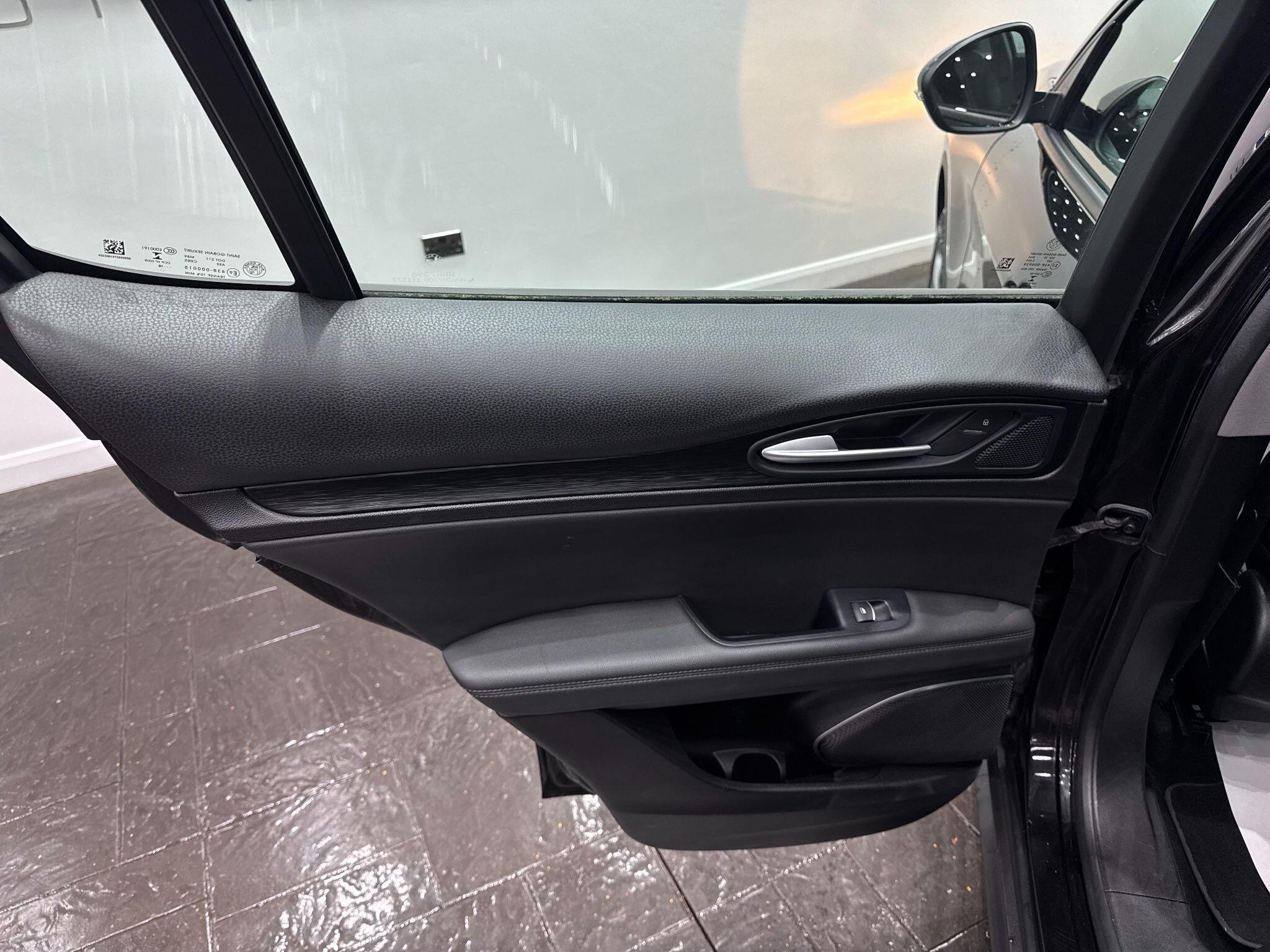 Alfa Romeo Stelvio view 47