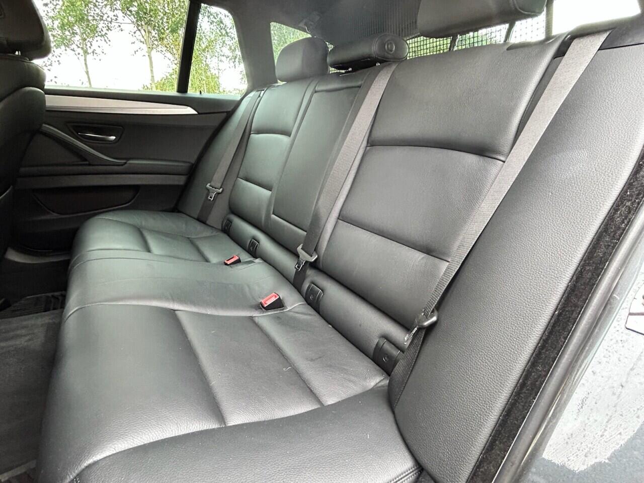 BMW 5 Series view 26