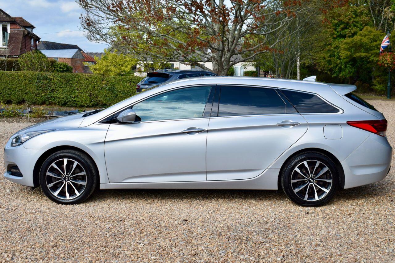 Hyundai i40 view 9
