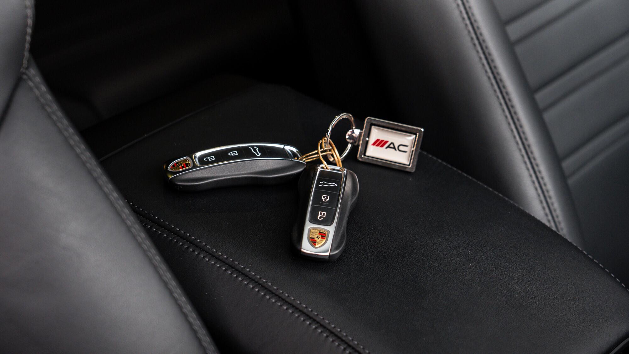 Porsche Cayenne view 56