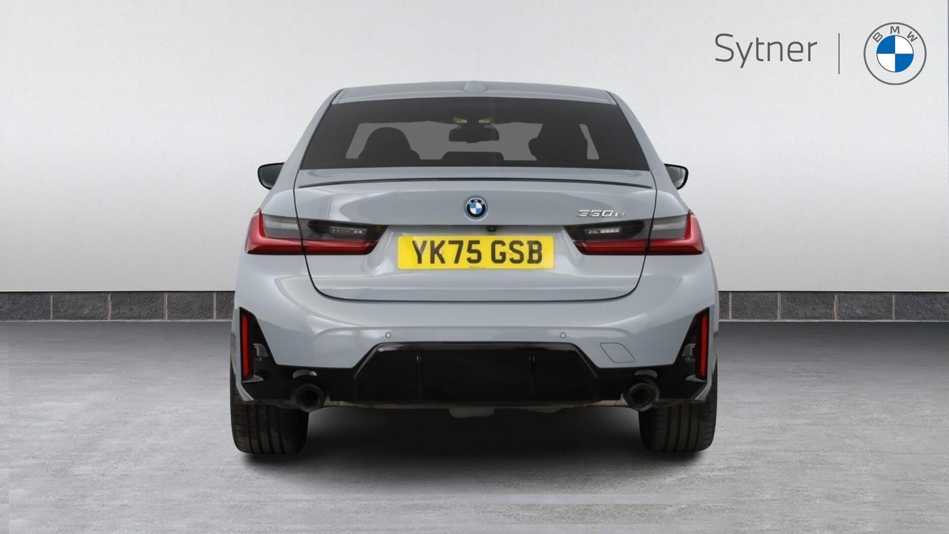 BMW 3 Series view 15