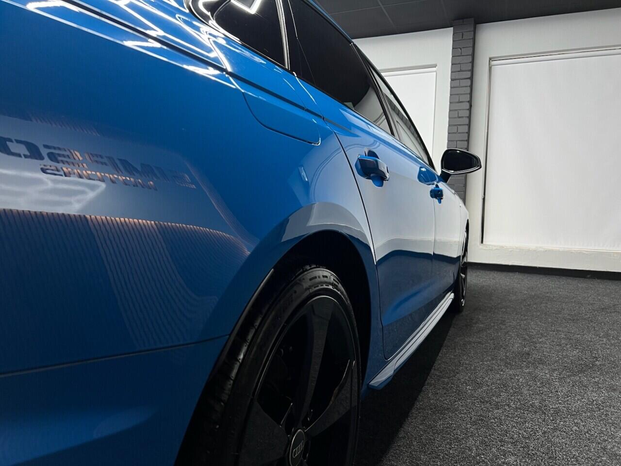 Audi A4 view 14