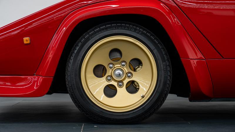 Lamborghini Countach view 18