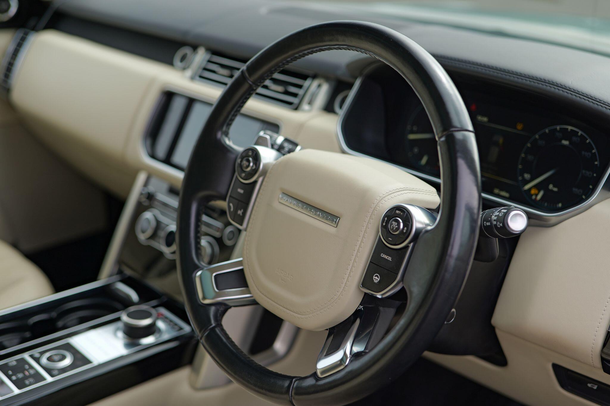 Land Rover Range Rover view 13