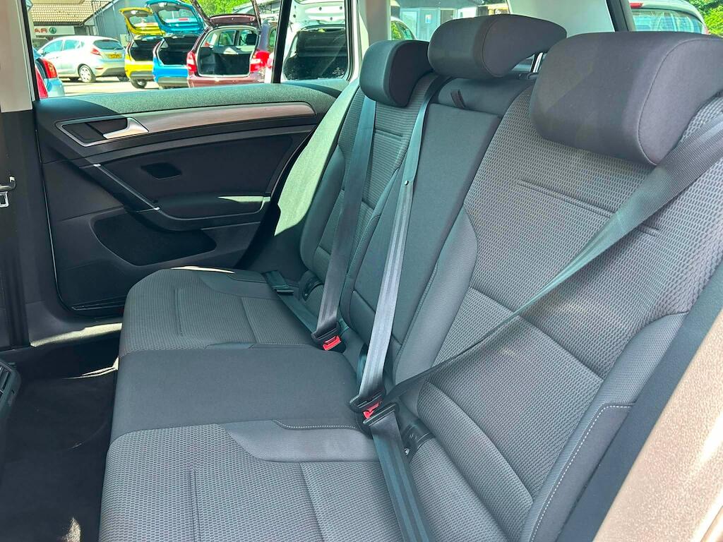 Volkswagen Golf view 16