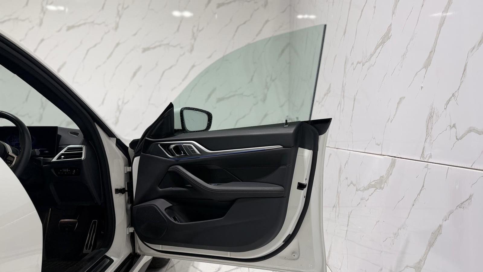 BMW I4 view 32