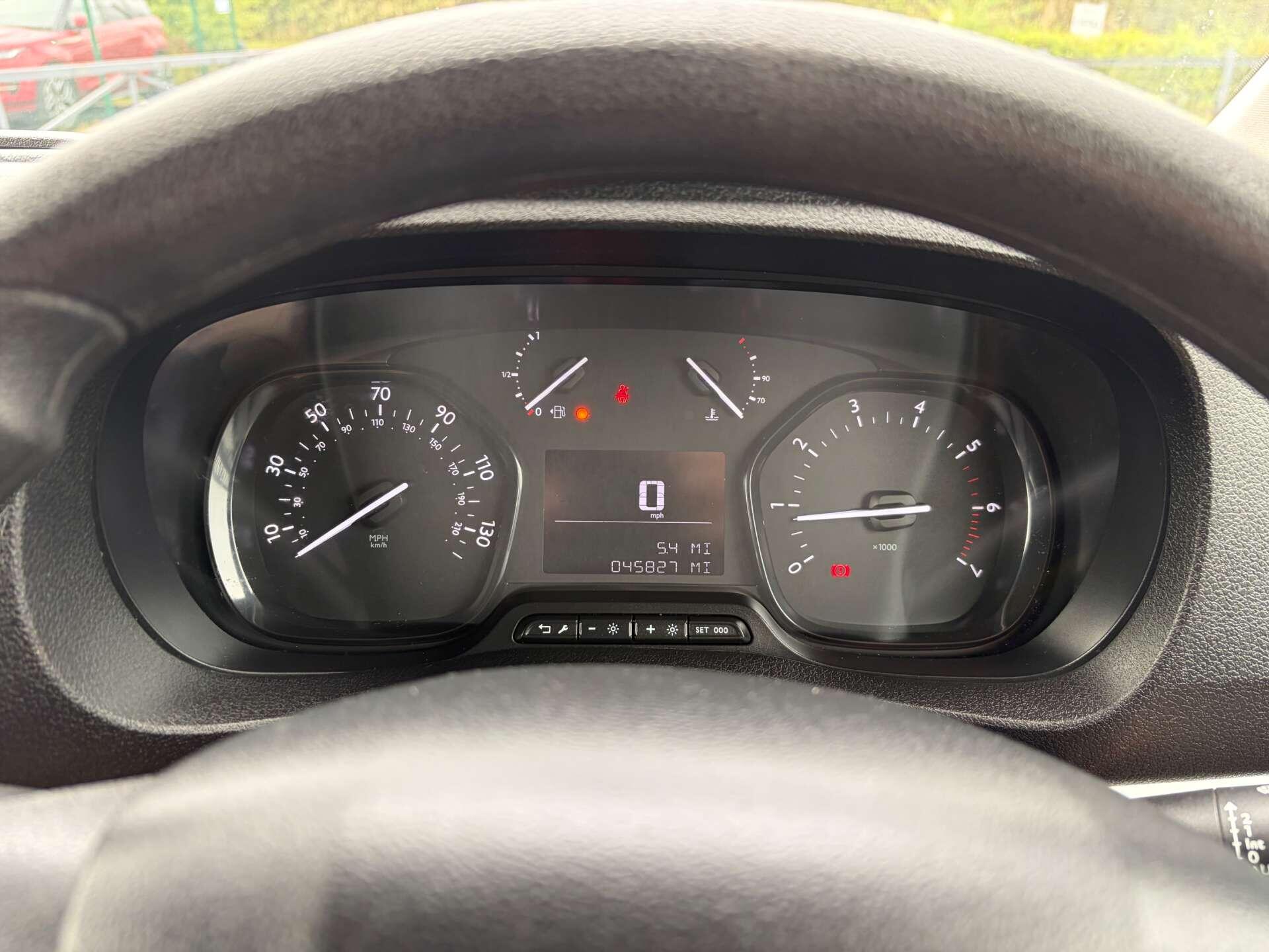 Peugeot Traveller view 38