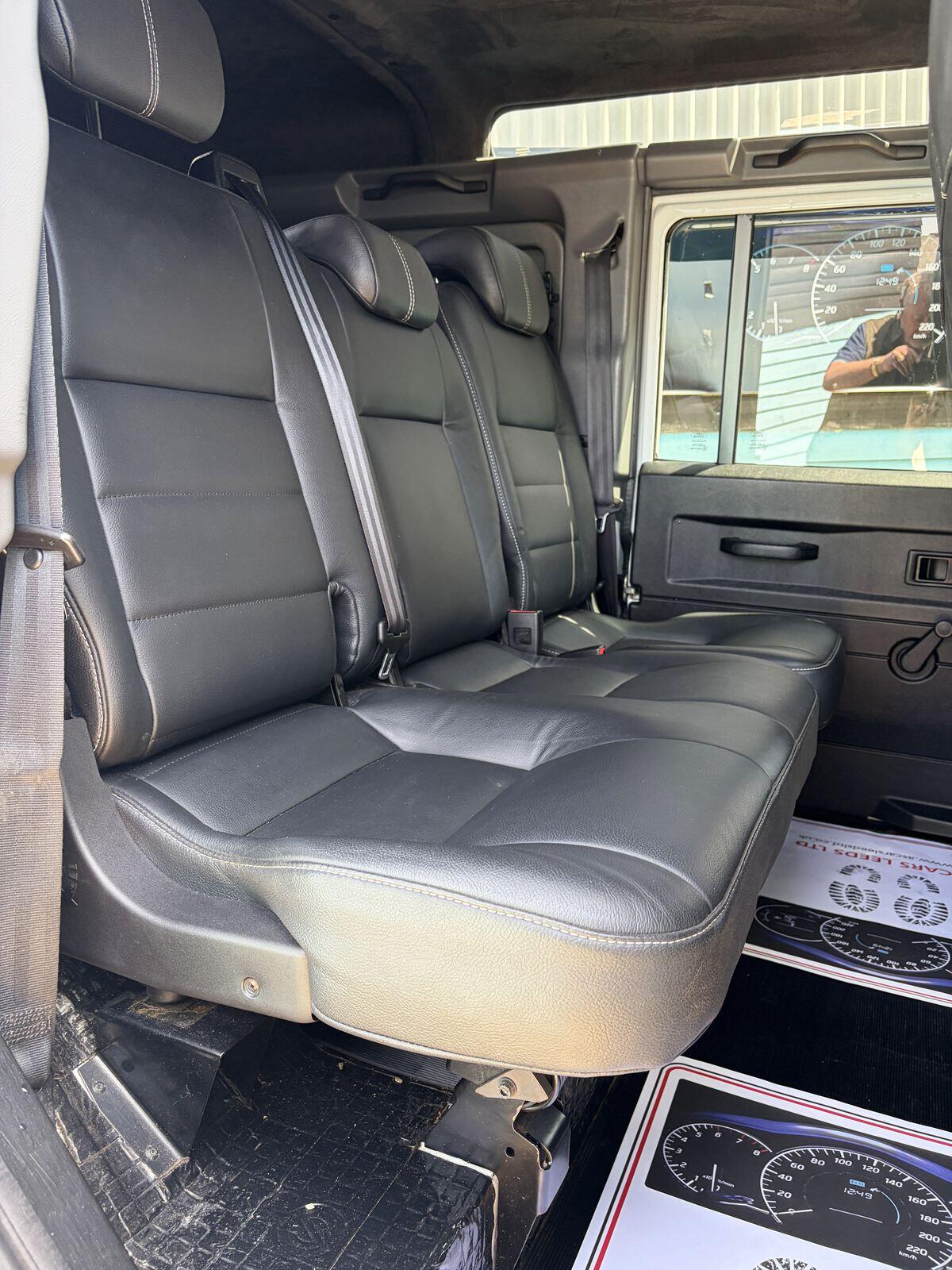 Land Rover Defender view 9