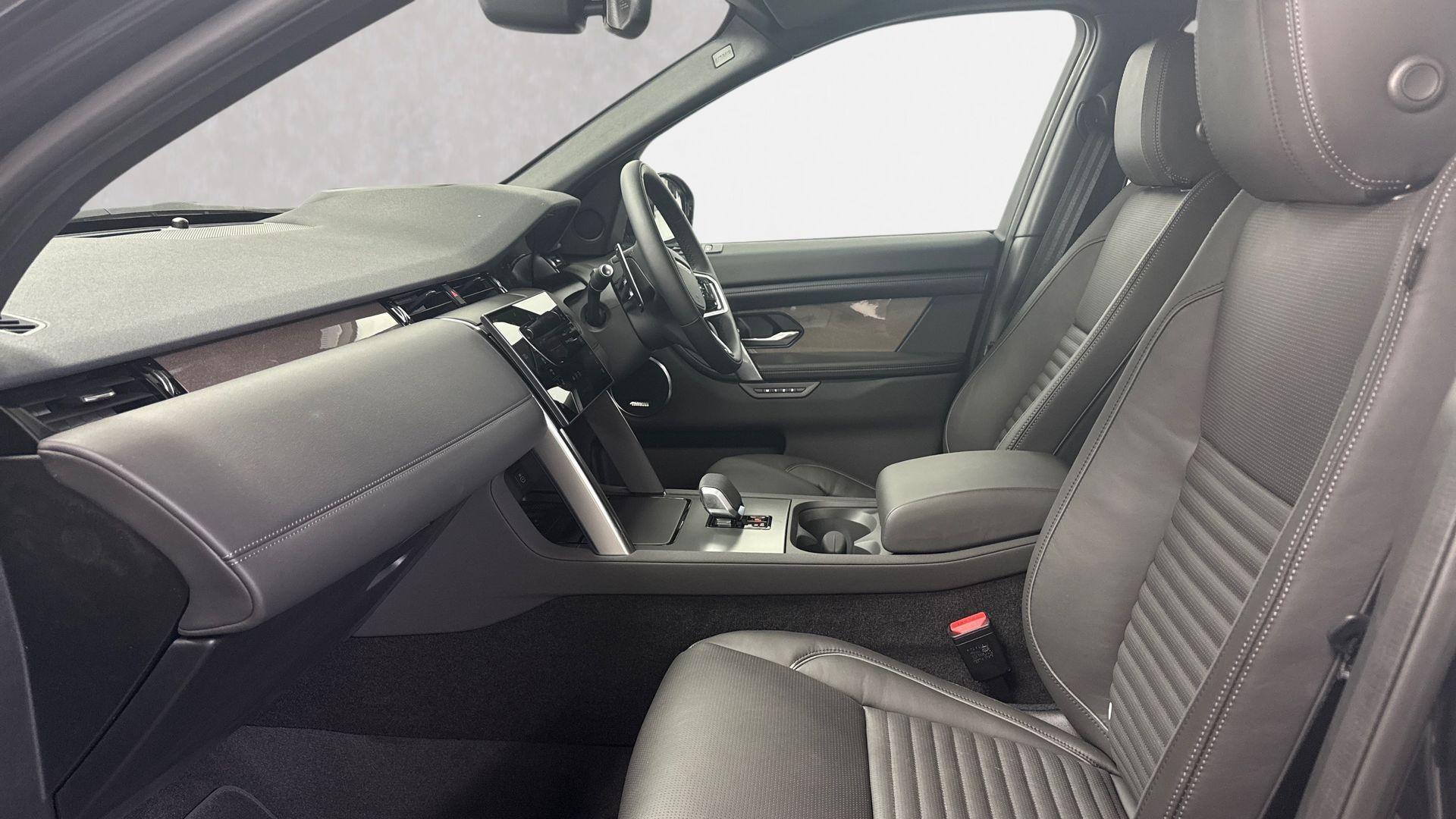 Land Rover Discovery Sport view 3