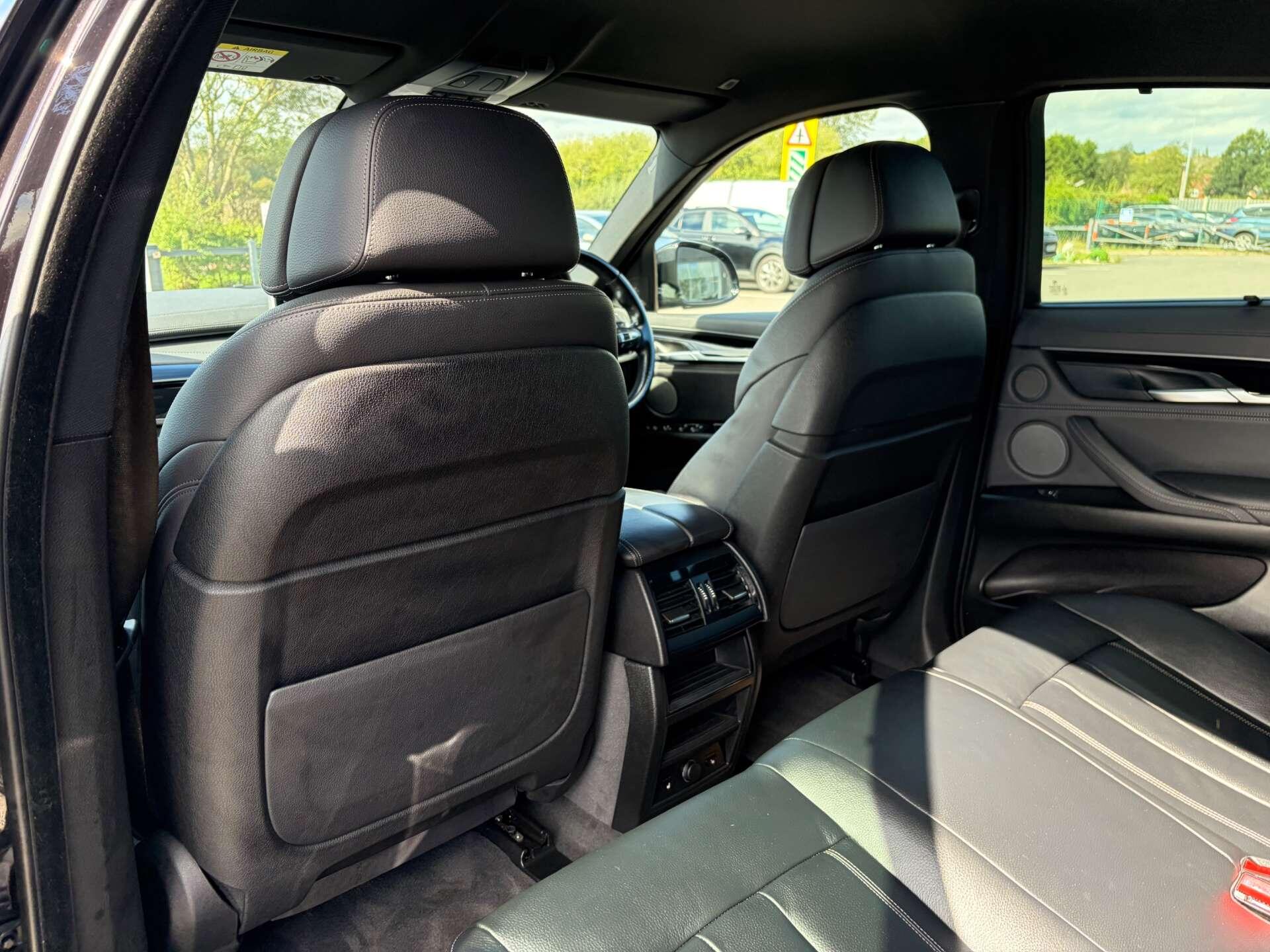 BMW X6 view 22