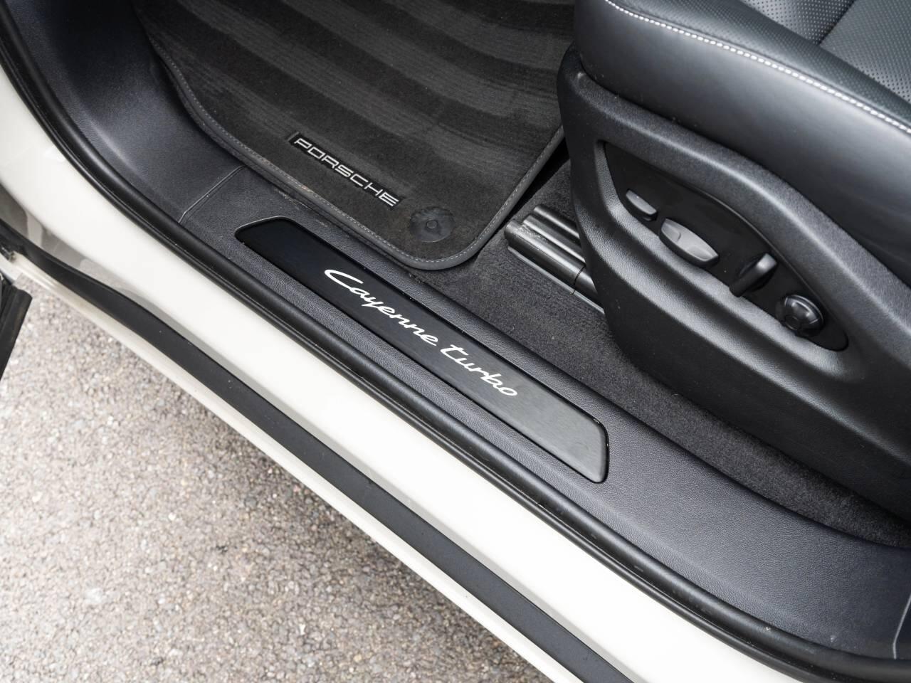 Porsche Cayenne view 43