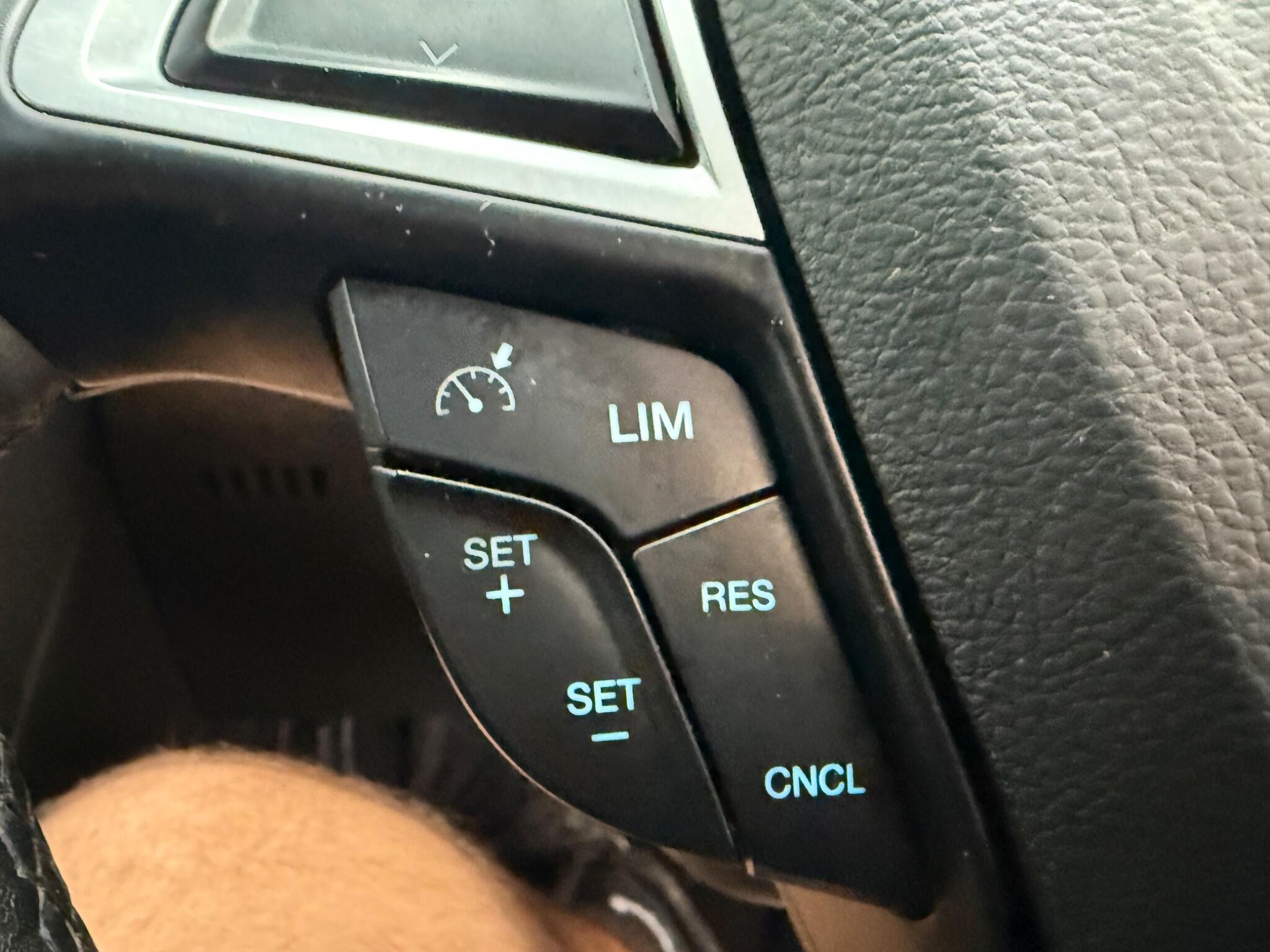 Ford Mondeo view 31
