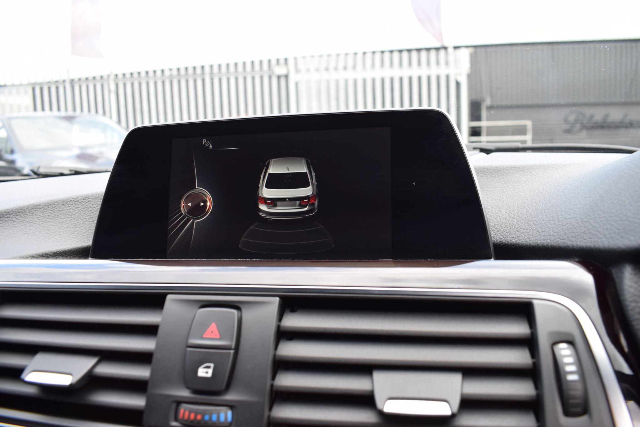 BMW 3 Series view 14