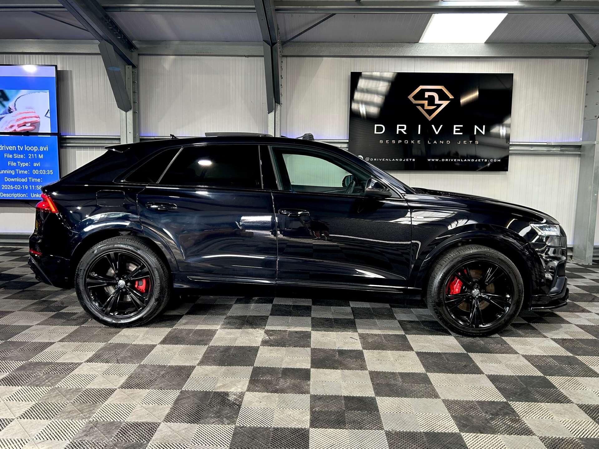 Audi Q8 view 6