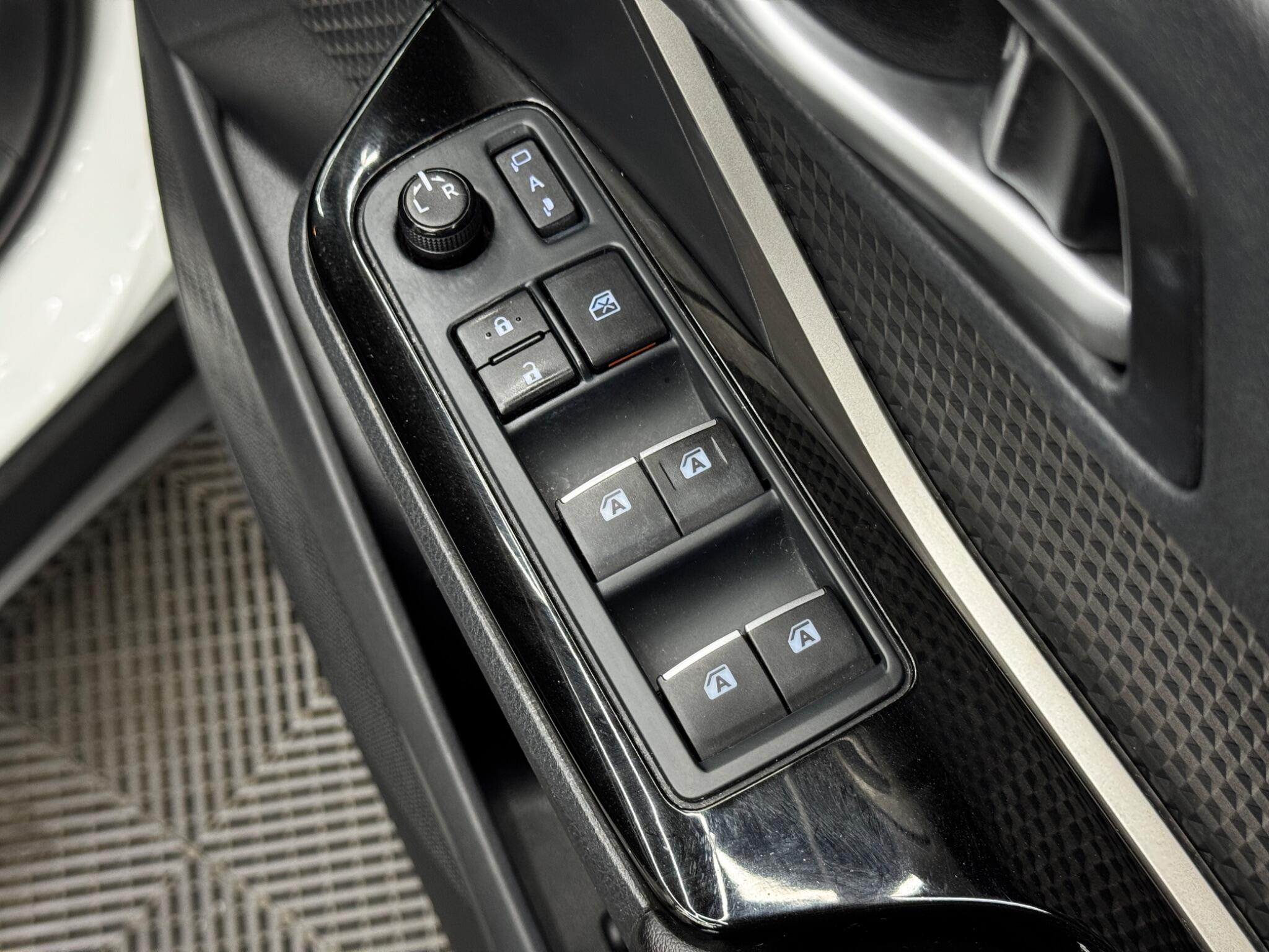 Toyota C-HR view 37
