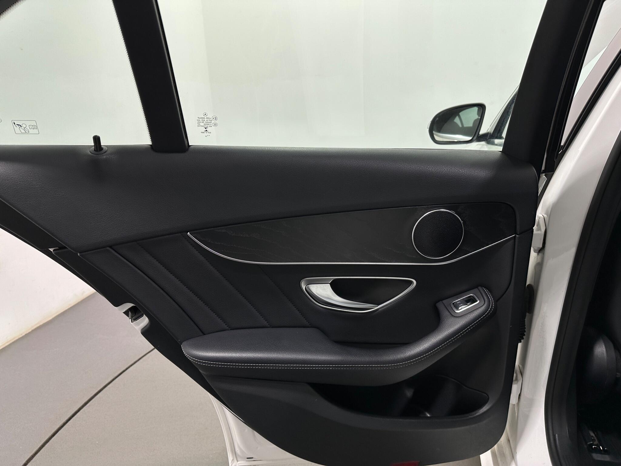 Mercedes-Benz C Class view 41