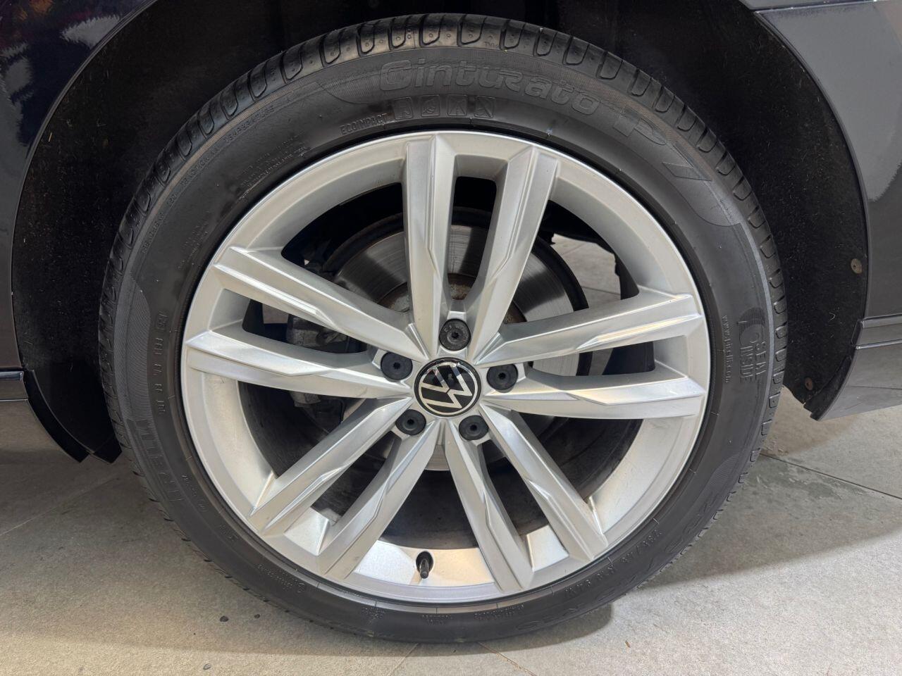 Volkswagen Passat view 26