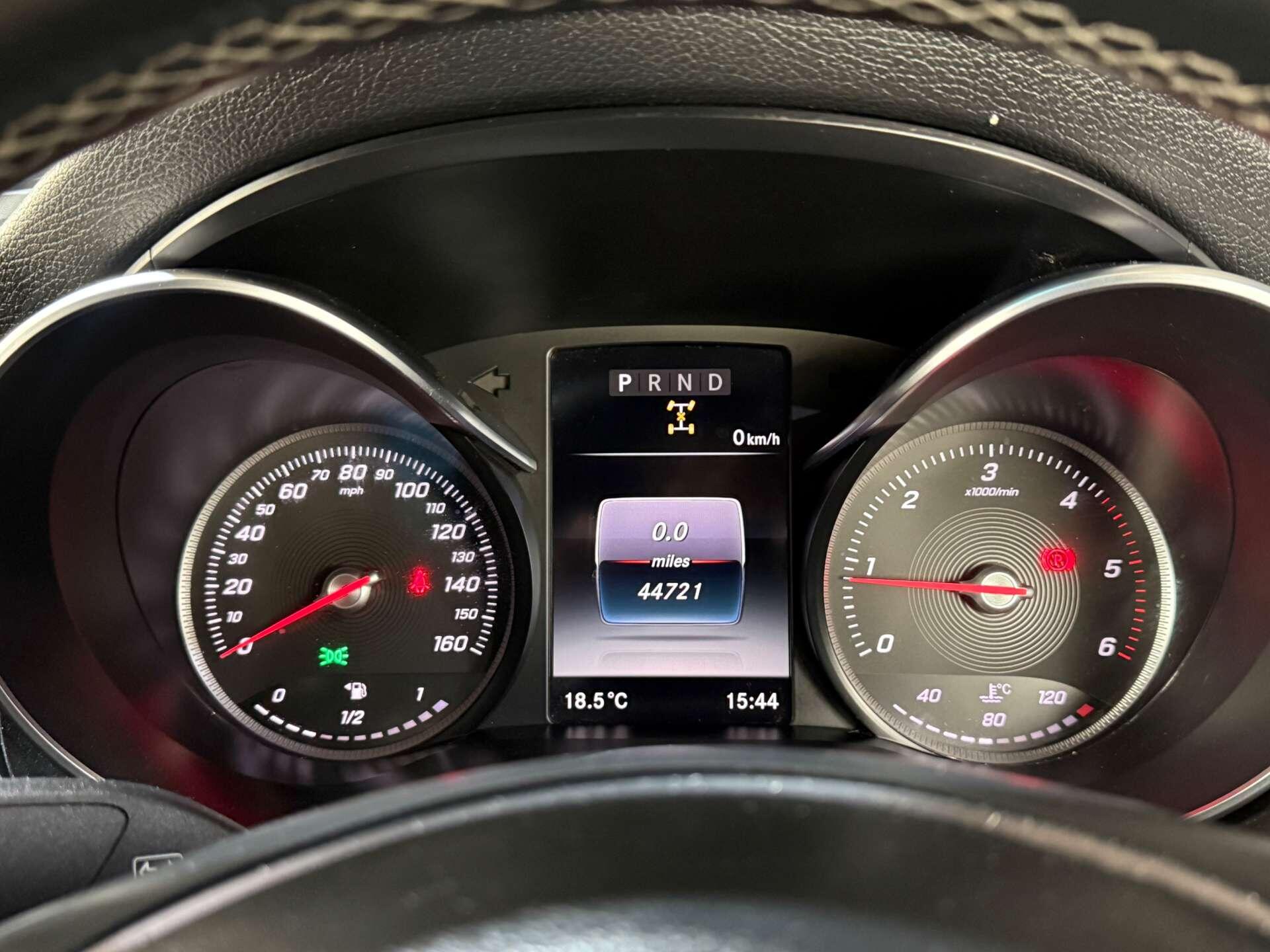 Mercedes-Benz X Class view 47