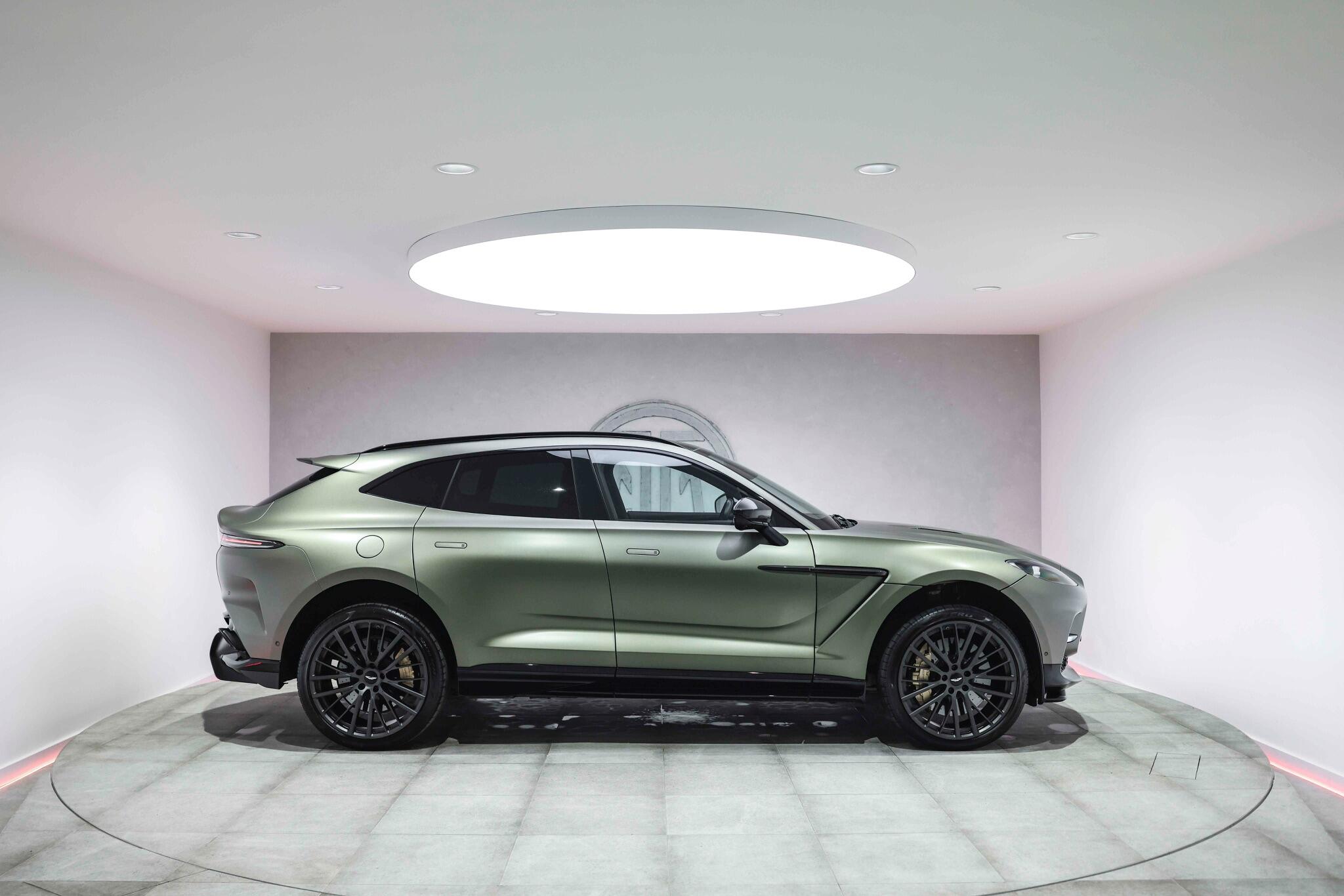Aston Martin DBX view 21