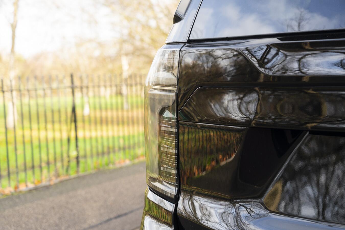 Chevrolet Suburban view 24
