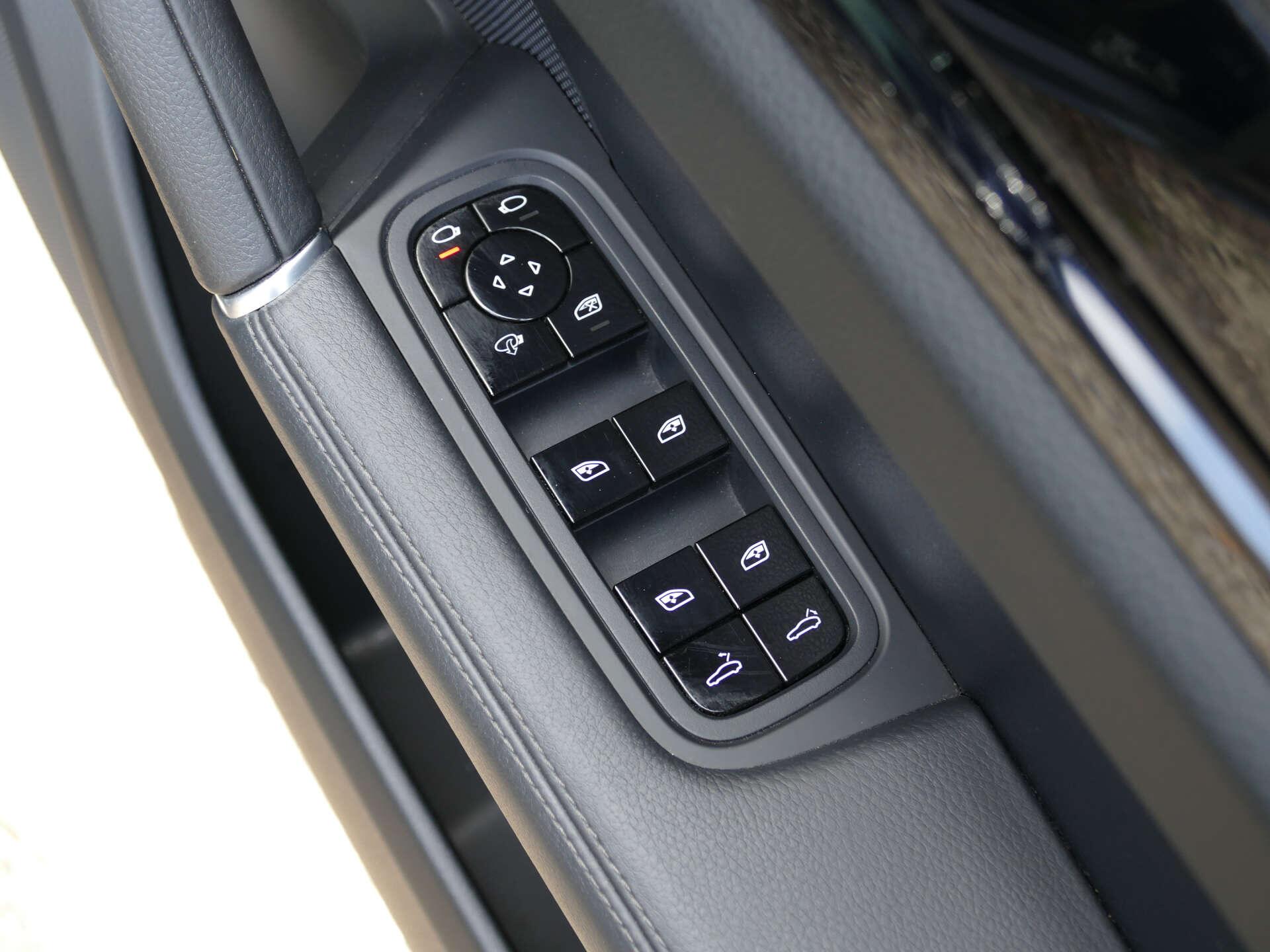 Porsche Cayenne view 46