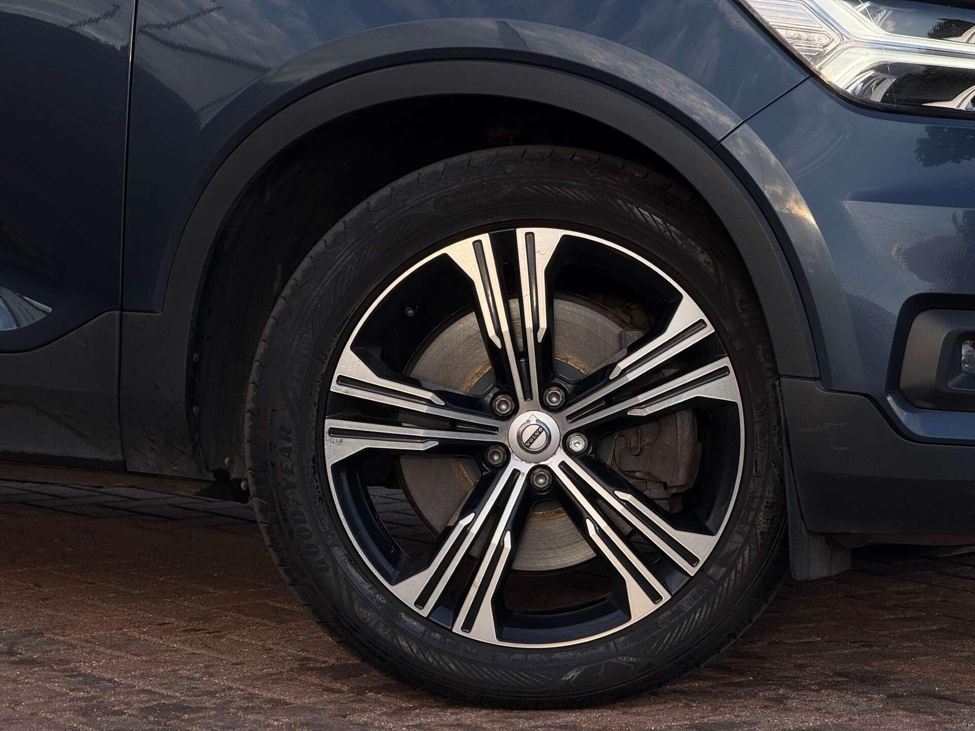 Volvo XC40 view 12