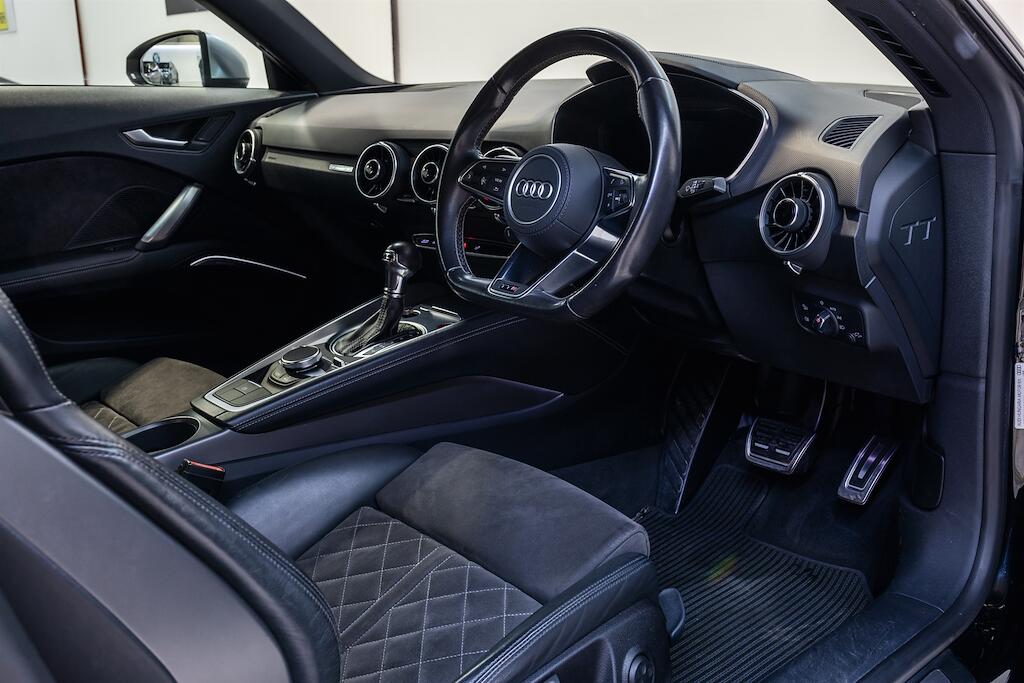 Audi TTS view 8