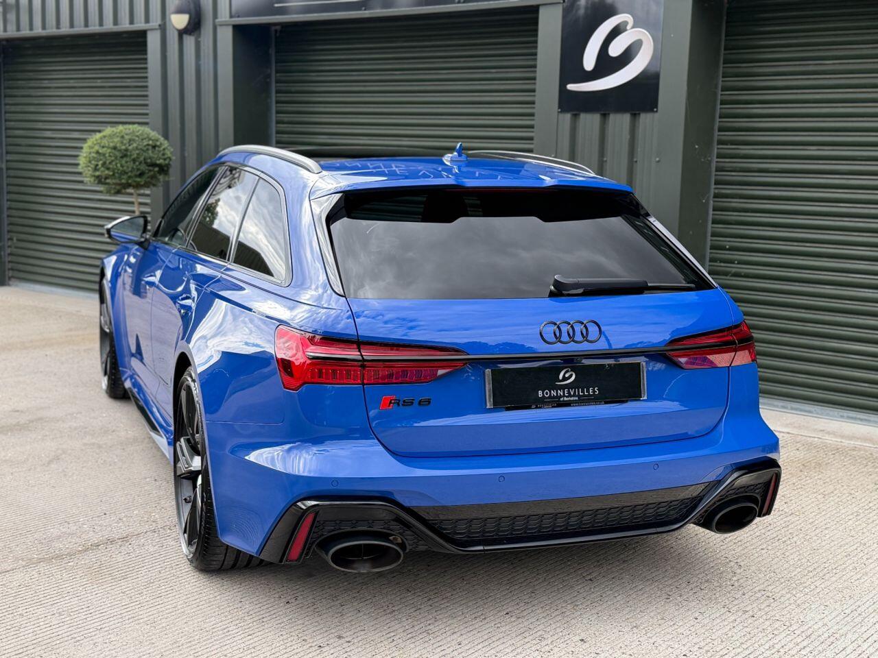Audi RS6 Avant view 27