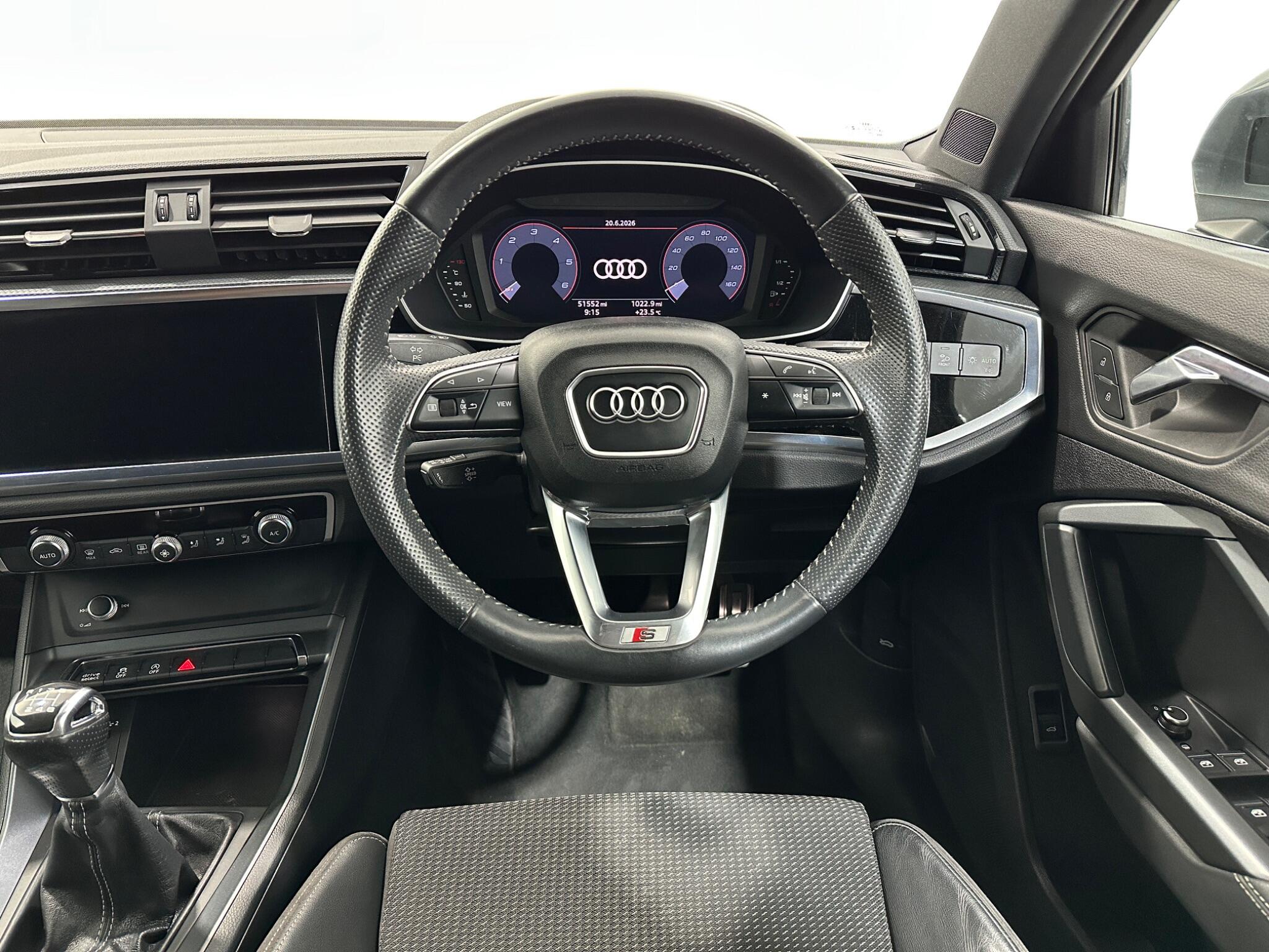 Audi Q3 view 13