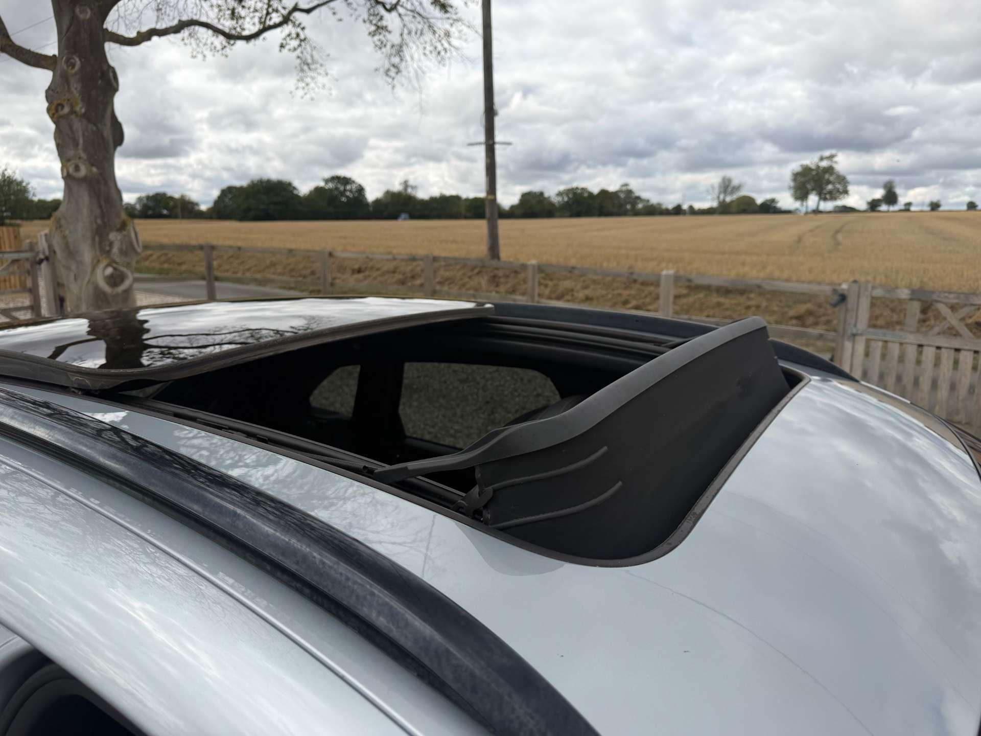 Porsche Macan view 26