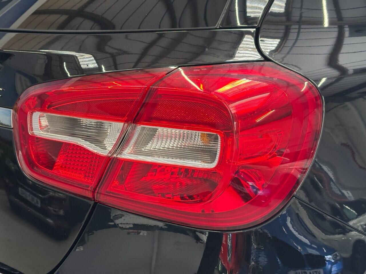 Mercedes-Benz GLA view 49