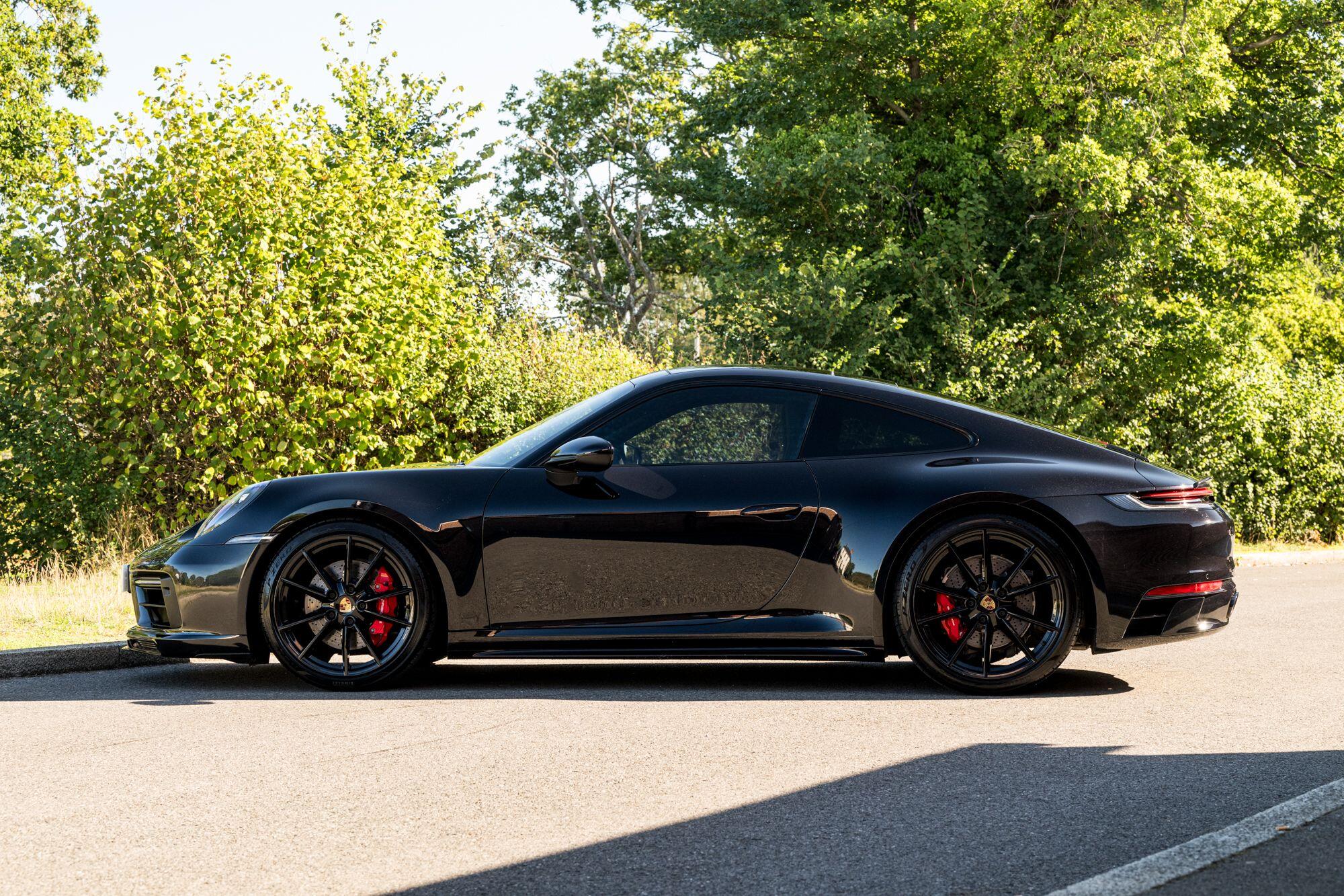 Porsche 911 view 5